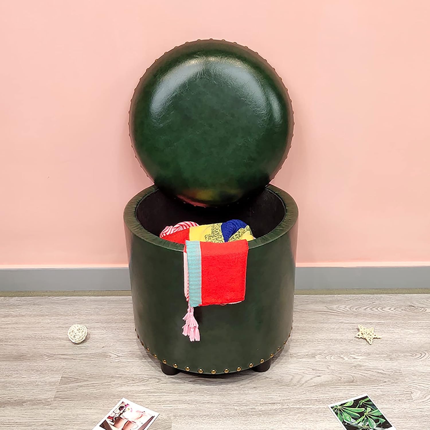 Pouf repose-pieds rembourré pour un salon cosy et une chambre ordonnée