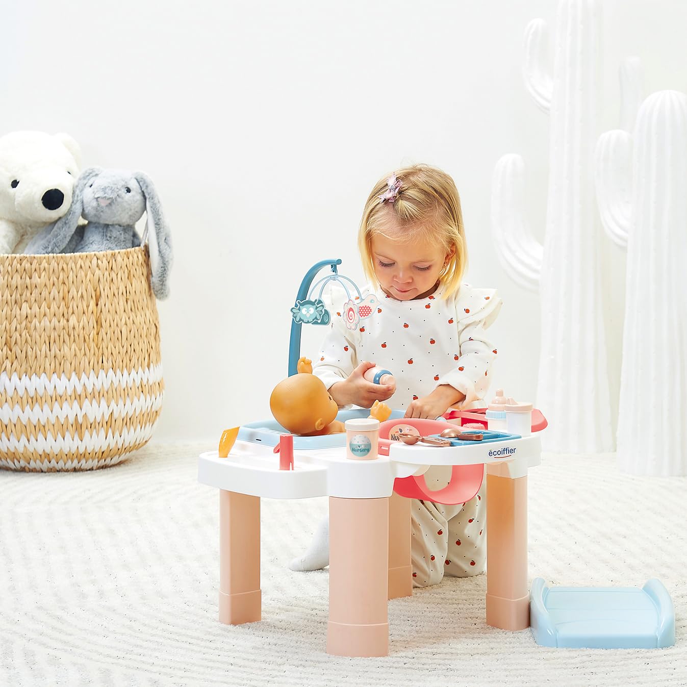 ECOIFFIER -1839 - Ma première Nursery - Jouet d'imitation - pour Enfants - Dès 18 Mois - pour Changer la Couche de bébé comme Les Parents - comme Les Grands - en Plastique résistant