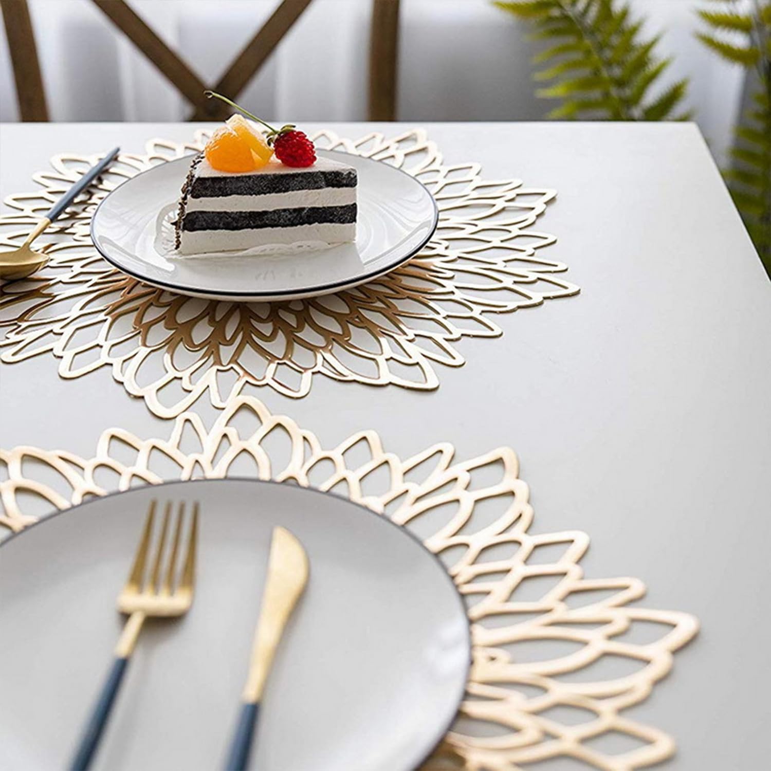 8 Pezzi Tovaglietta per Fiori Rotonda, Tovaglietta Dorate Hollow in PVC, Tovaglietta Rotonda Impermeabile per Presina Piatto, Decorazione da Tavola, Matrimonio, Ristorante(15 Pollici)
