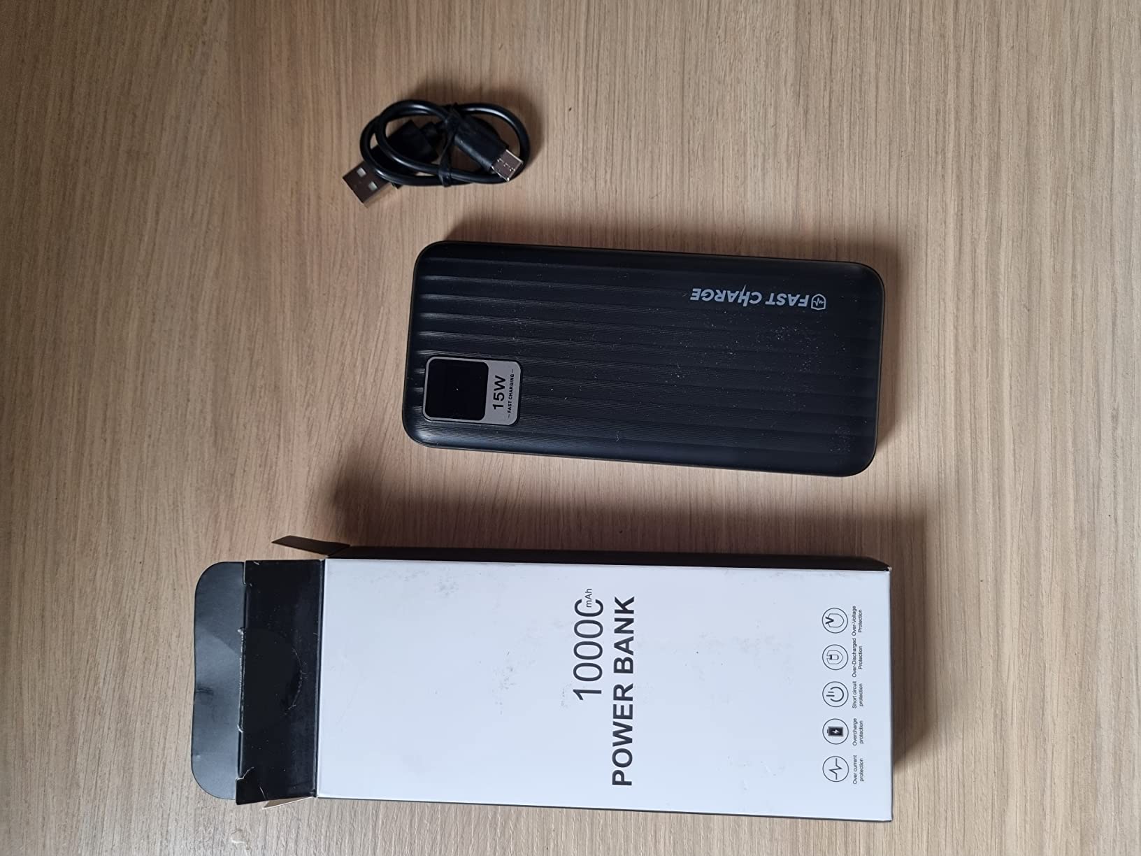 Batterie Externe 10000mAh Slim Power Bank cable intégré avec 4 Sorties