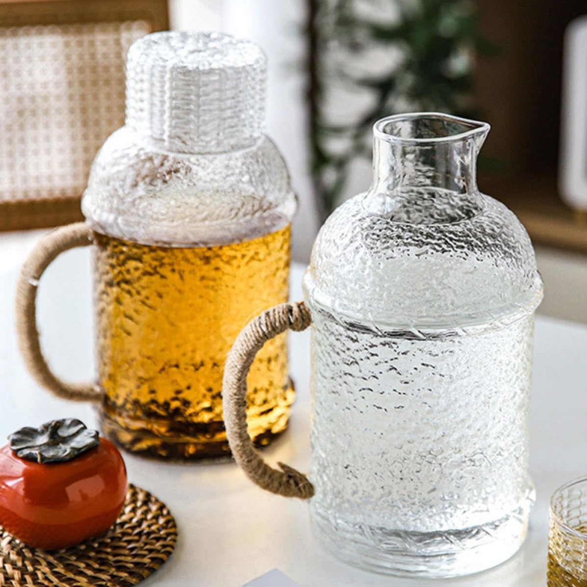 Happyyami Jarra de Agua de Vidrio Resistente de 2l Tapa, Diseño para Enfriar y Servir Agua, Adecuado para Fiestas y Uso Doméstico