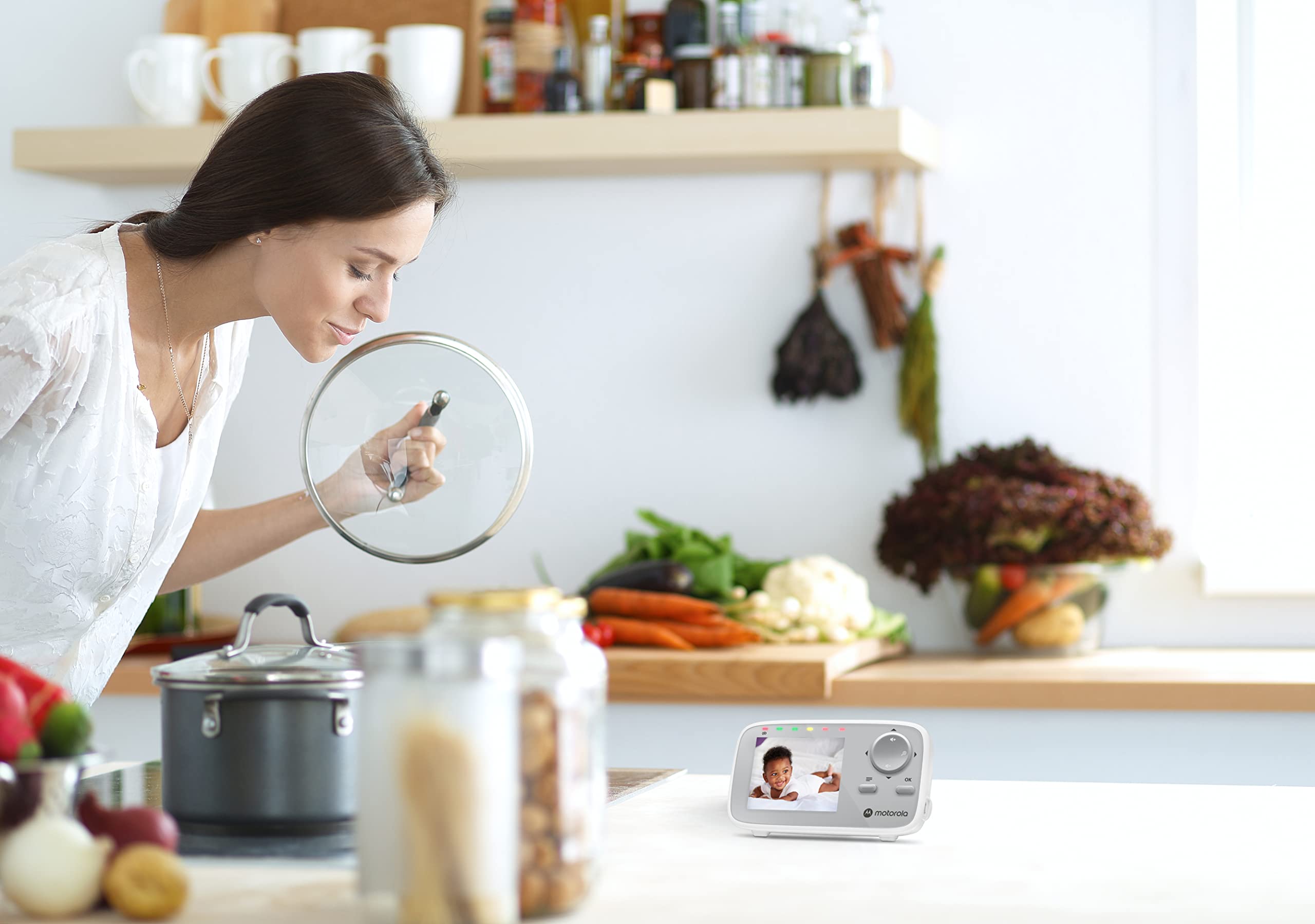 Motorola Nursery VM482ANXL - Video Baby Monitor - Camera - Infrared Night Vision - High Sensitive Microphone, White/Silver — view 6