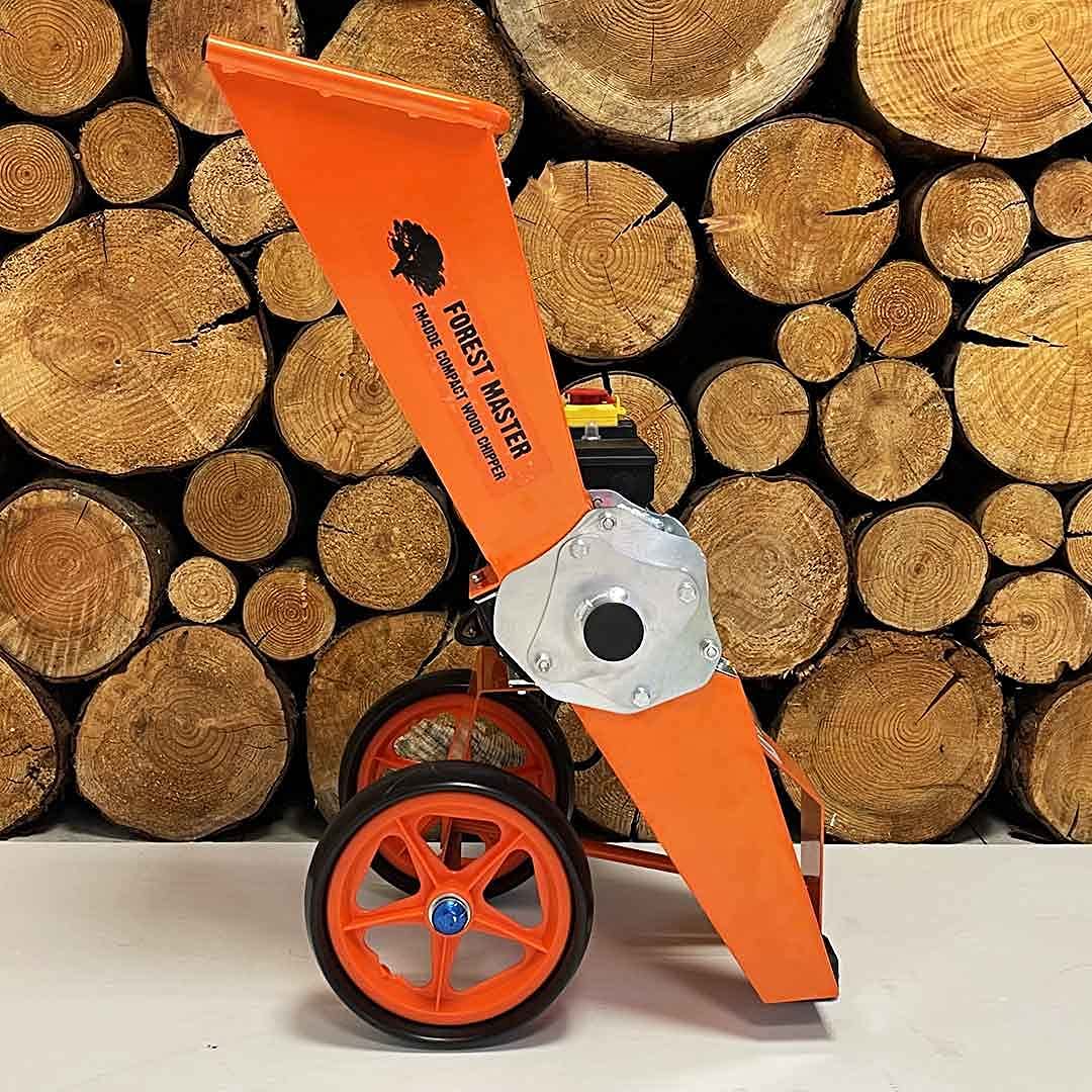Forest Master FM4DDE-MUL Broyeur de Jardin Électrique 4CV – Déchiqueteuse à Bois et Végétaux – Coupe Branches Jusqu’à 50 mm – Léger, Compact – Goulotte Réglable – Conception Britannique