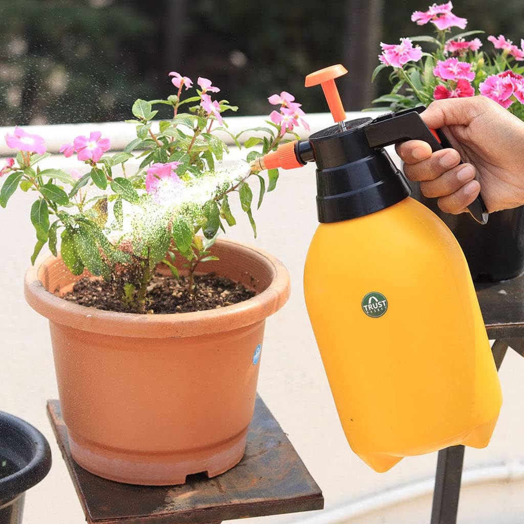 TrustBasket Pulvérisateur à pression de 2 litres | Bouteille pulvérisateur pour plantes | Pulvérisateur à pompe à eau de jardinage | Flacon pulvérisateur pour plantes | Couleur jaune
