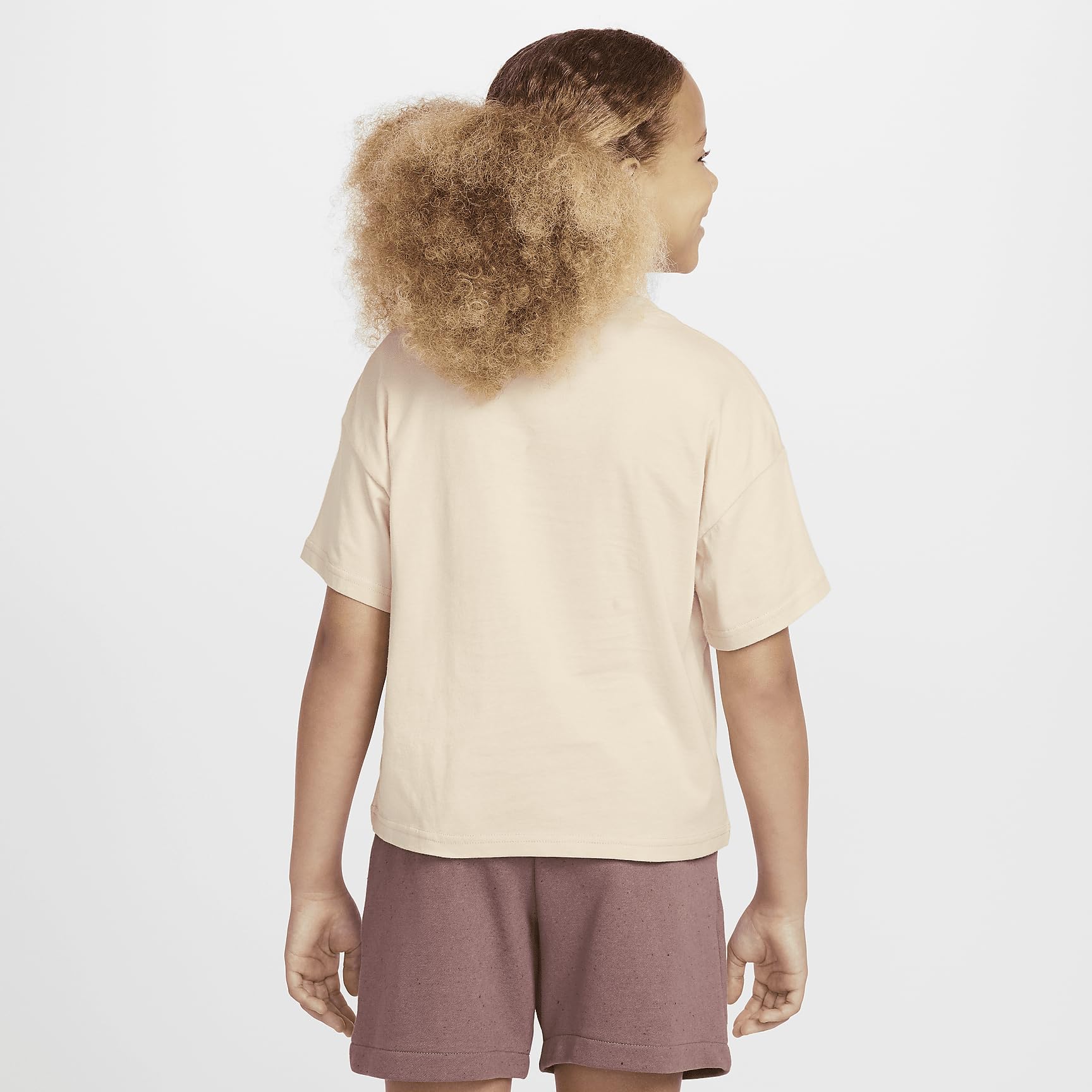 Nike Sportswear Essential Big Kids' (Girls') T-Shirt (FZ5559-126, Sanddrift) Size Medium