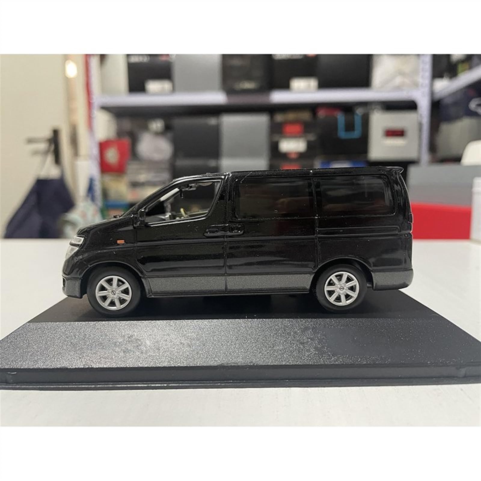 Amazon.co.jp: スケールモデル車両 1:43 日産エルグランド MPV 2002