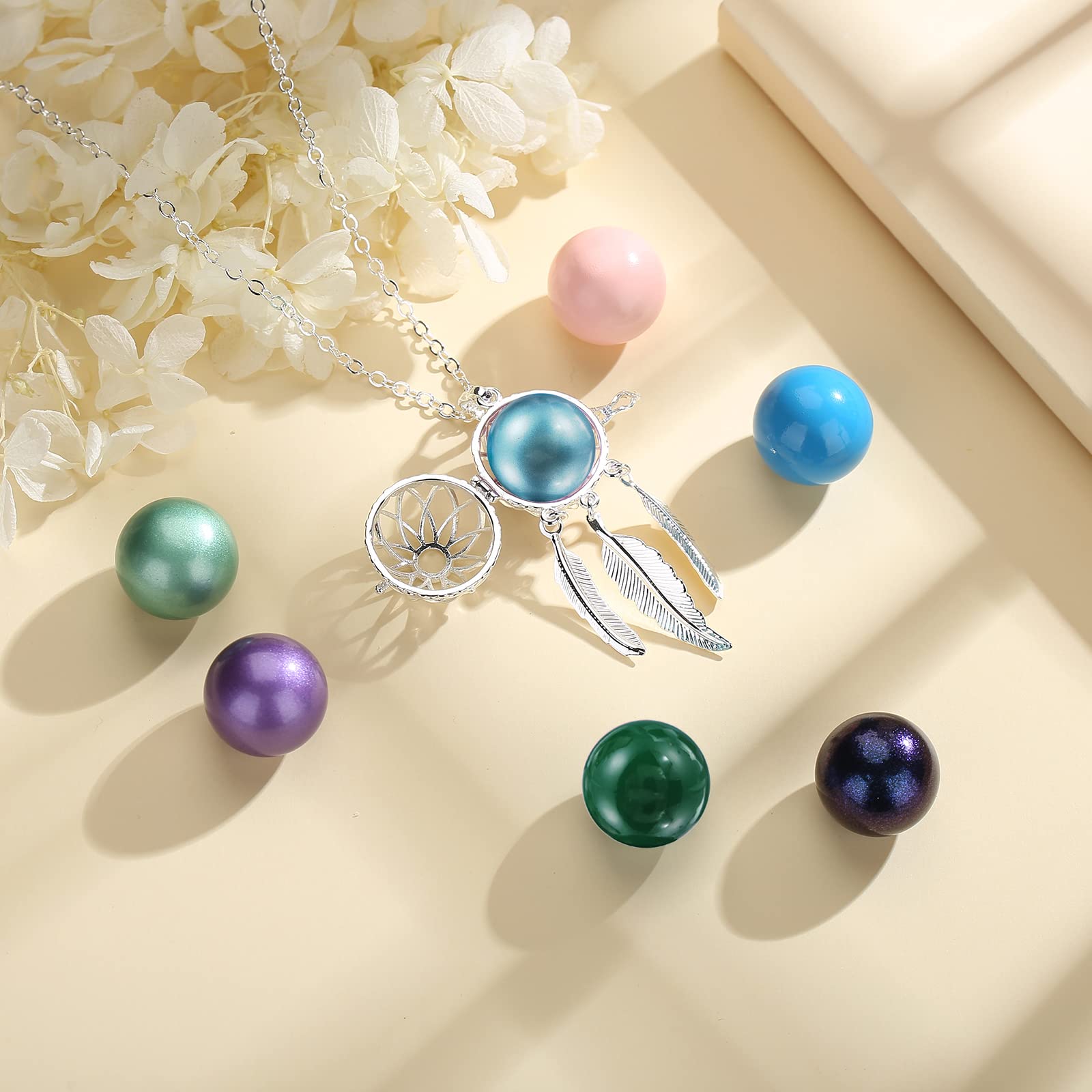 Collier Bola de Grossesse Attrape Rêves pour Femmes Enceintes avec Carillon Musique Pendentif Plume 76cm + 114cm