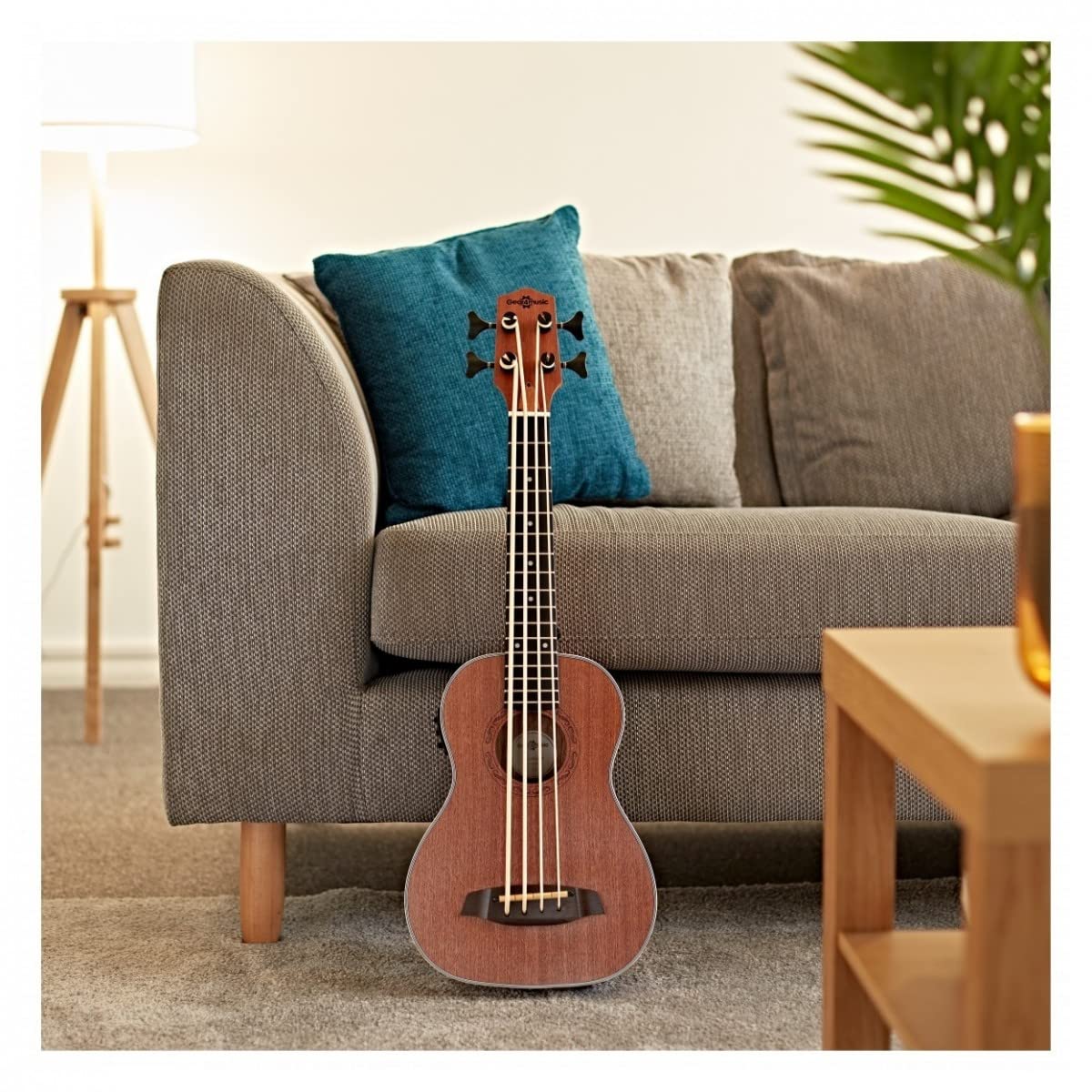 Ukulele Sapele Electro Acoustic Bass di Gear4music - Elettrico | Preamplificatore Basso Progettato per un Tono Amplificato Preciso, Costruzione in Sapele, Tastiera Ebanizzata, Aquila