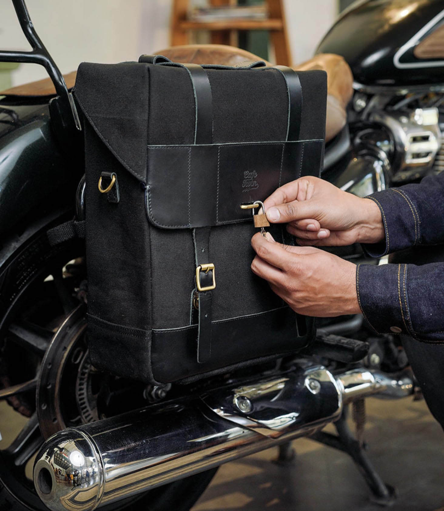 Borsa Laterale Ventura in Canvas & Pelle x Trip Machine Nera Destra