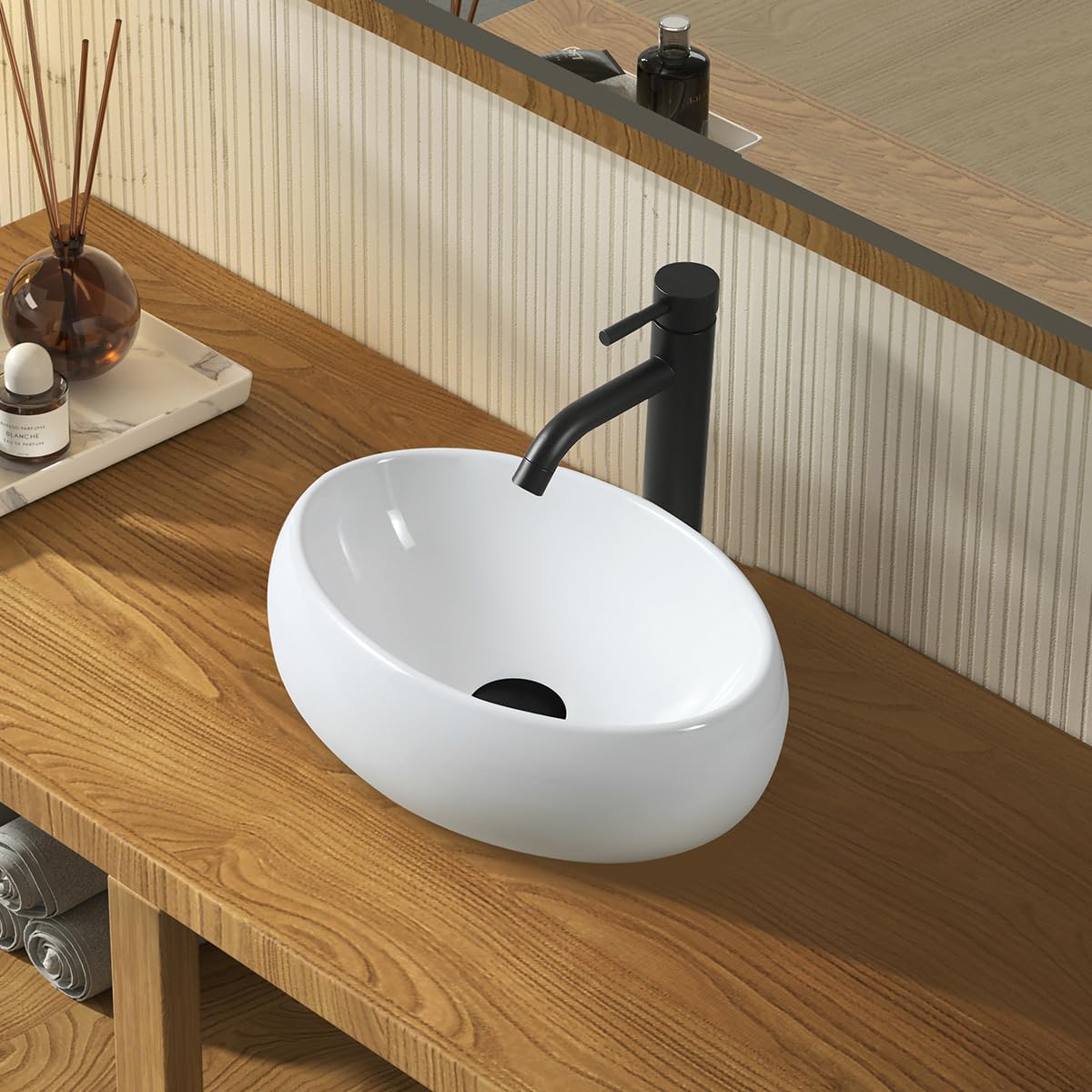 Fregadero ovalado de cerámica de 16 x 11.8 x 5.3 pulgadas, fregadero de baño sobre encimera con grifo y drenaje emergente, diseño curvado suave, duradero y fácil de instalar y limpiar