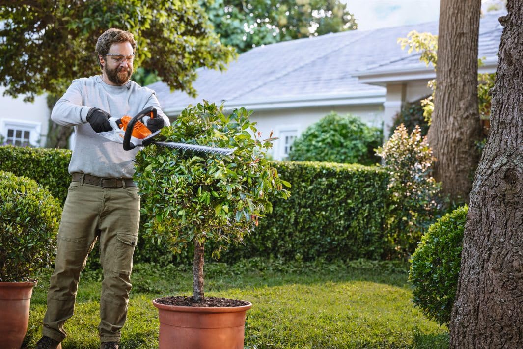 TOSASIEPI STIHL HSA 40 IN SET (2 batterie + caricabatteria).