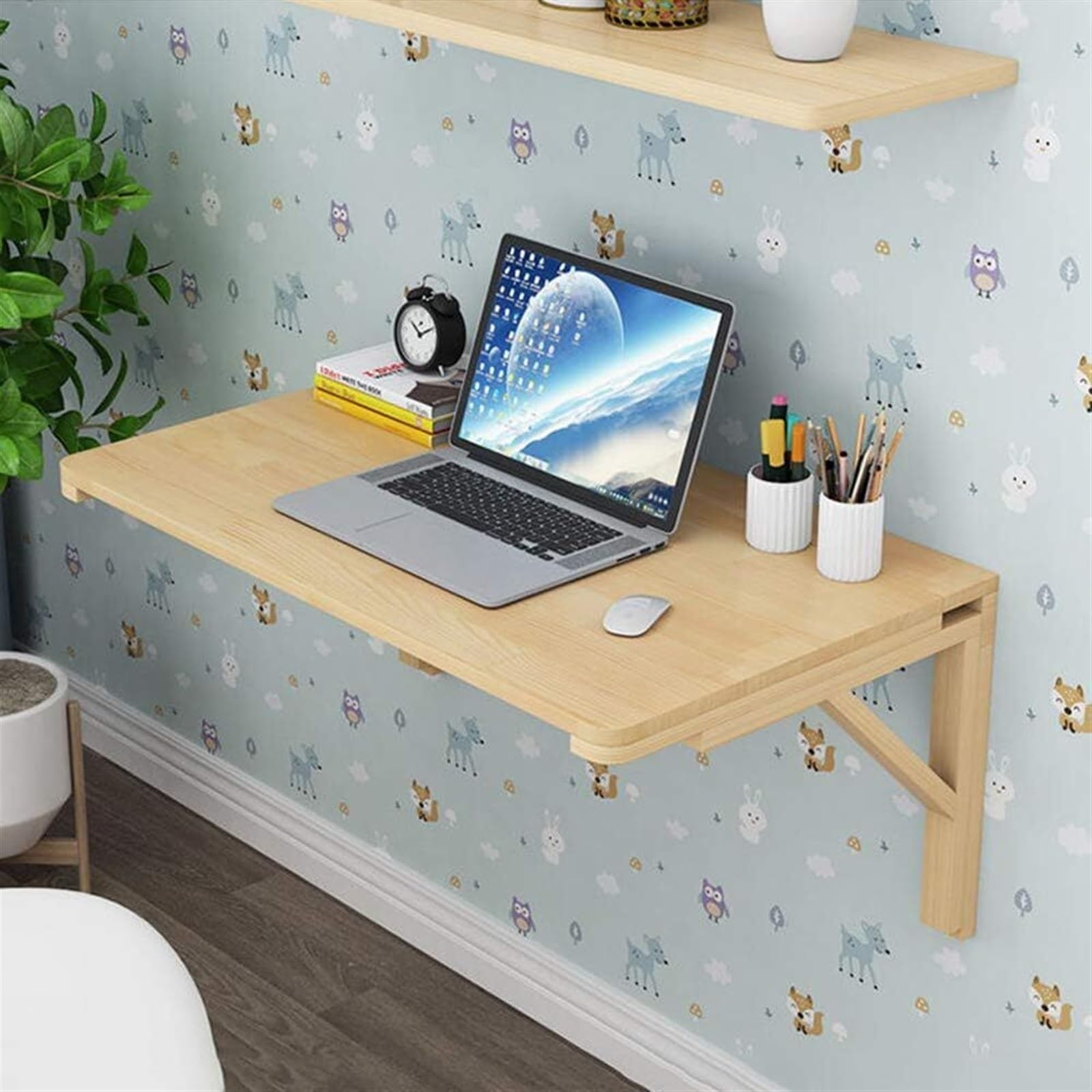Table de cuisine murale pliable pour libérer l'espace dans les petits studios
