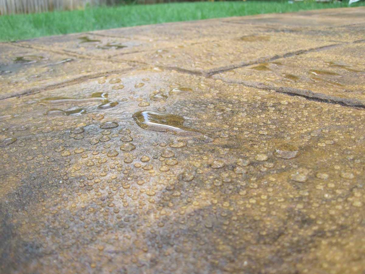 Resina - Barniz para Hormigón Impreso al agua - Protege el Suelo penetrando en el poro, Revive el color del Pavimento de Hormigón (25 litros) SEALER