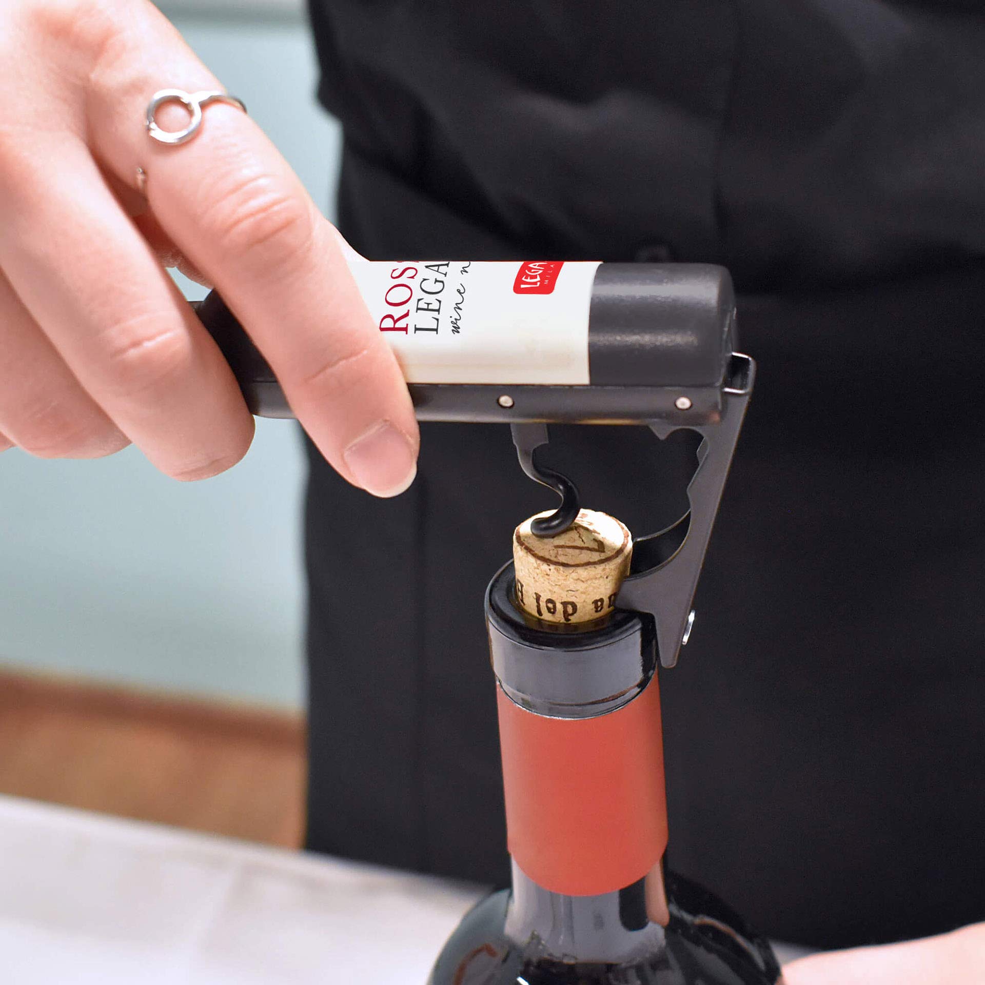 Tagliacapsule Per Vino In Acciaio Inox - Rimuovi Facilmente La Carta Stagnola Dalle Bottiglie - Design Ergonomico, Sicuro E Pratico