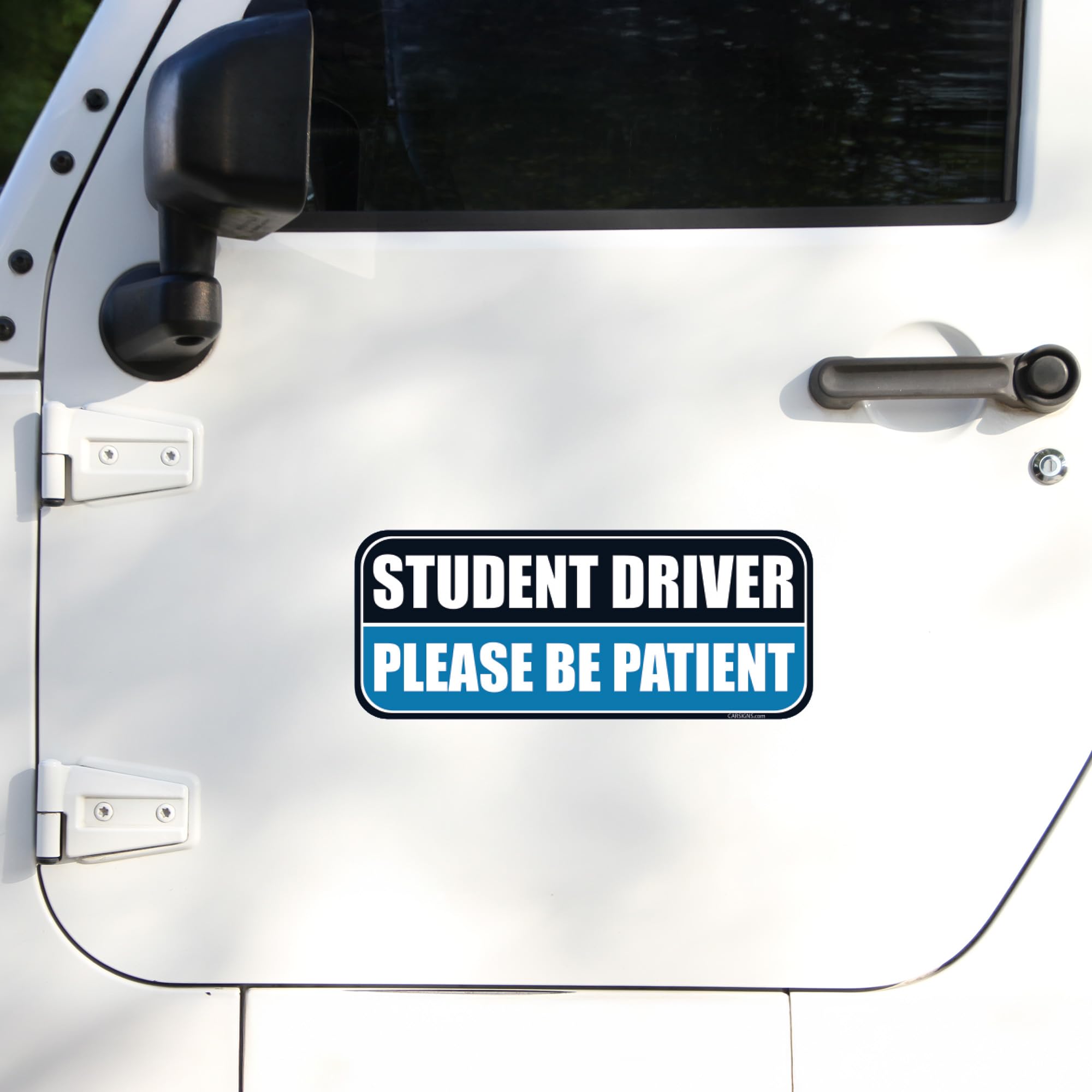 HTH Inc Naklejka dla ucznia kierowcy magnes do samochodu (czarno-niebieski) - wysoce odblaskowy magnes "Please Be Patient Student" Driver dla uczniów, znak bezpieczeństwa pojazdu dla uczniów (25 x 10