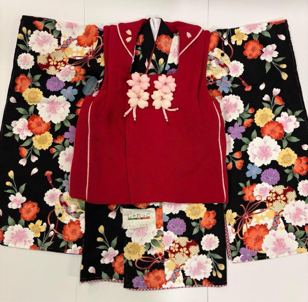 七五三　3歳女の子　着物セット　赤ちりめん　正絹被布　黒地に八重桜　新品 SOUBIEN レンタル 七五三 女の子 3歳 着物 被布 フルセット