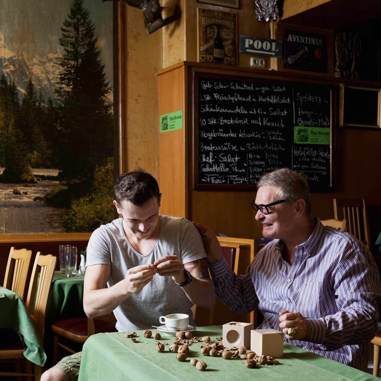 Siebensachen - Nusskubus - Nussknacker - Buche - hell