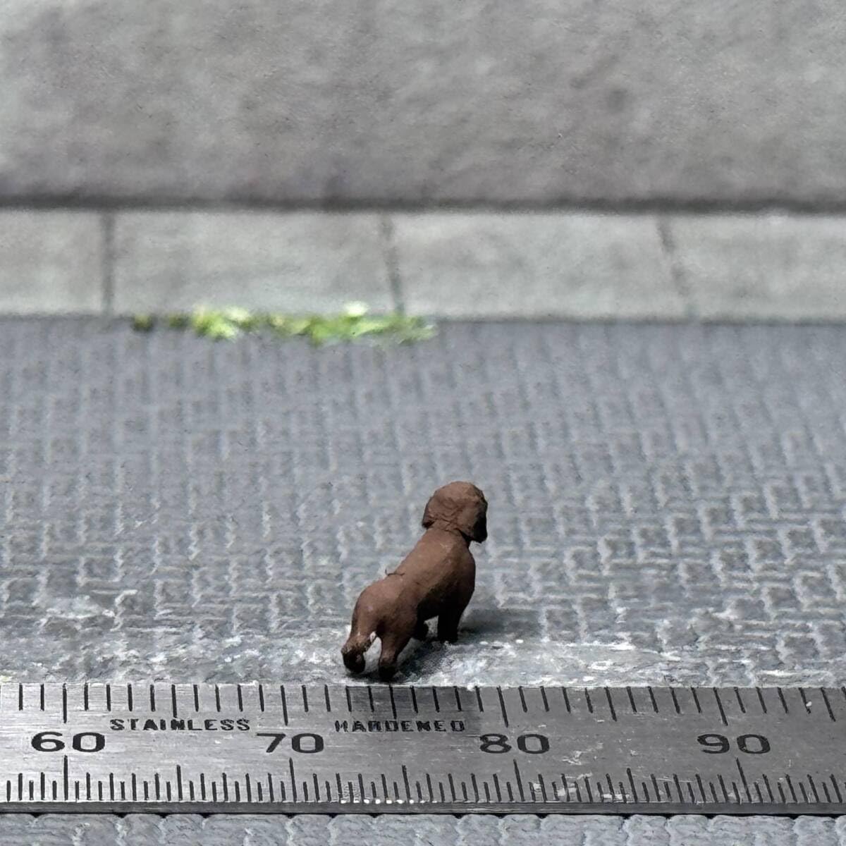 1/35 犬とお姉さん　フィギュア　ミニカーに　1/64より大　ミニチュア 1/64 フィギュア 犬とお姉さん ミニカーに トミカに ミニチュア