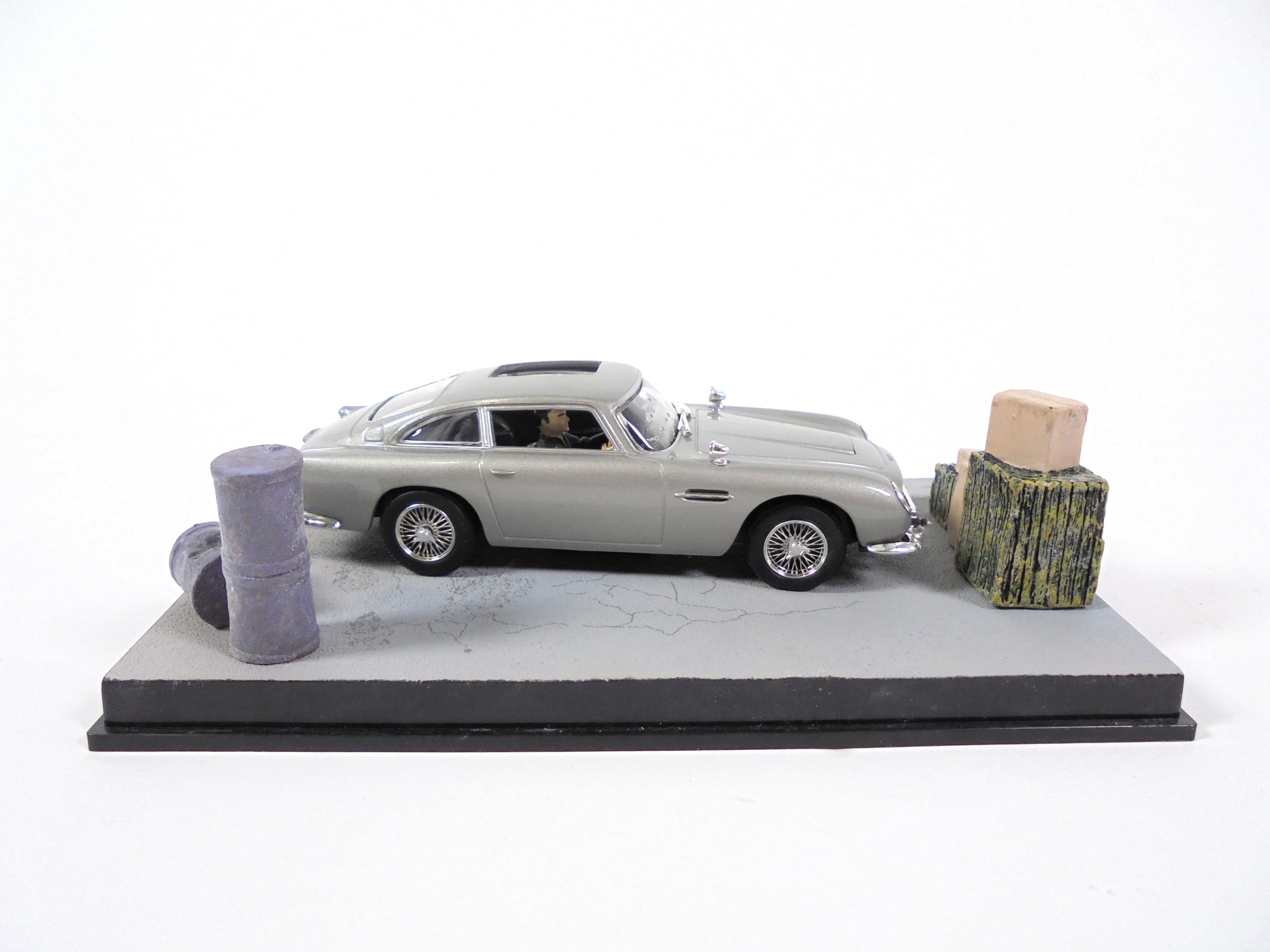OPO 10 Auto in Scala 1/43 Compatibile con Aston Martin DB5 James Bond 007 Goldfinger - DY025