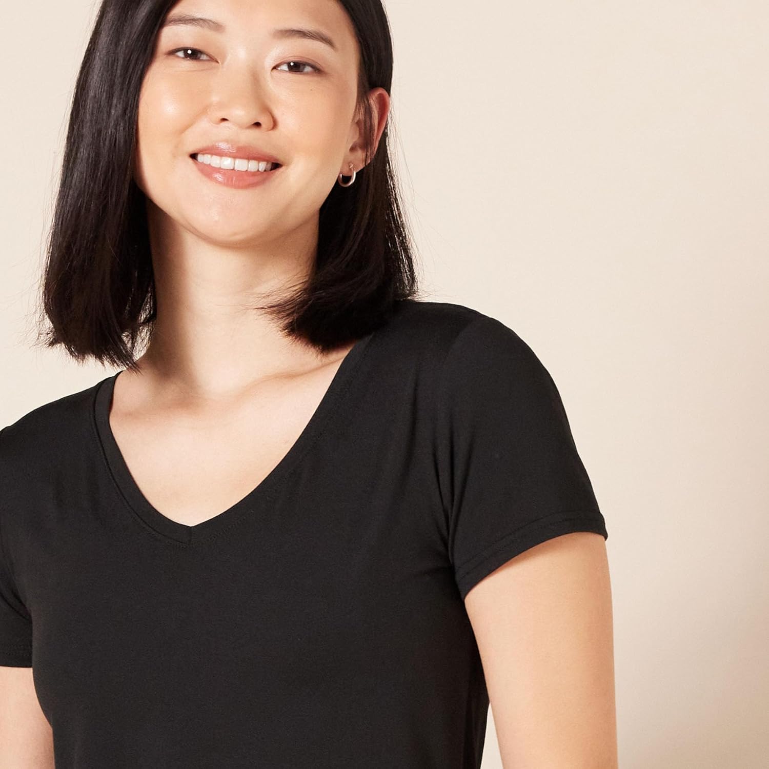 Amazon Essentials Women's Active Quick Dry Tech Stretch Short-Sleeve V-Neck T-Shirt (Available in Plus Size), Pack of 2 - Image 5