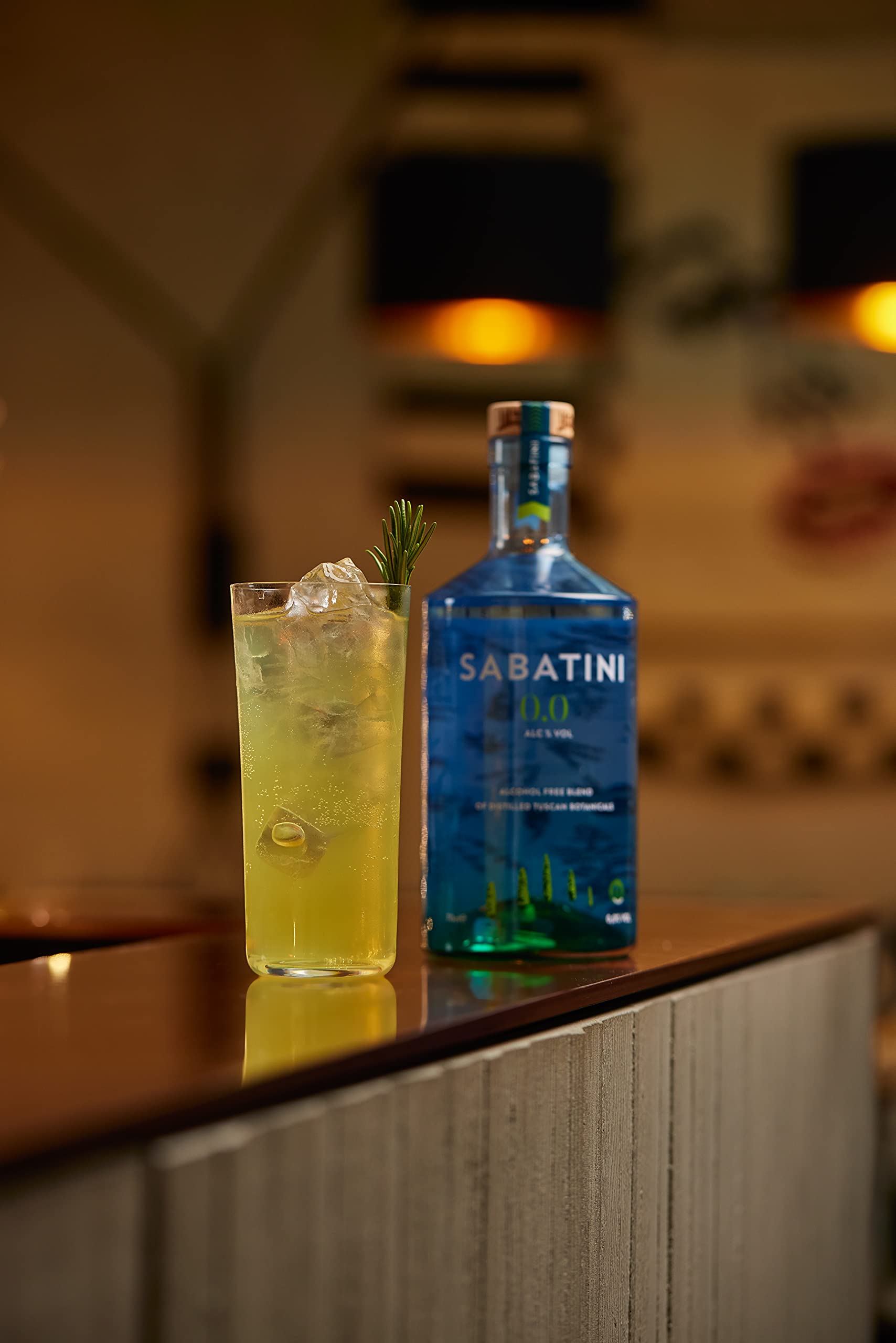 Sabatini, Distillato Analcolico 0.0, 700ml, Ideale per Gin Tonic Analcolico, Note Fresche, Citriche e Balsamiche, con Foglie di Olivo, Salvia, Timo, Lavanda, Lemon Verbena, Idea Regalo, 0.0% Vol.