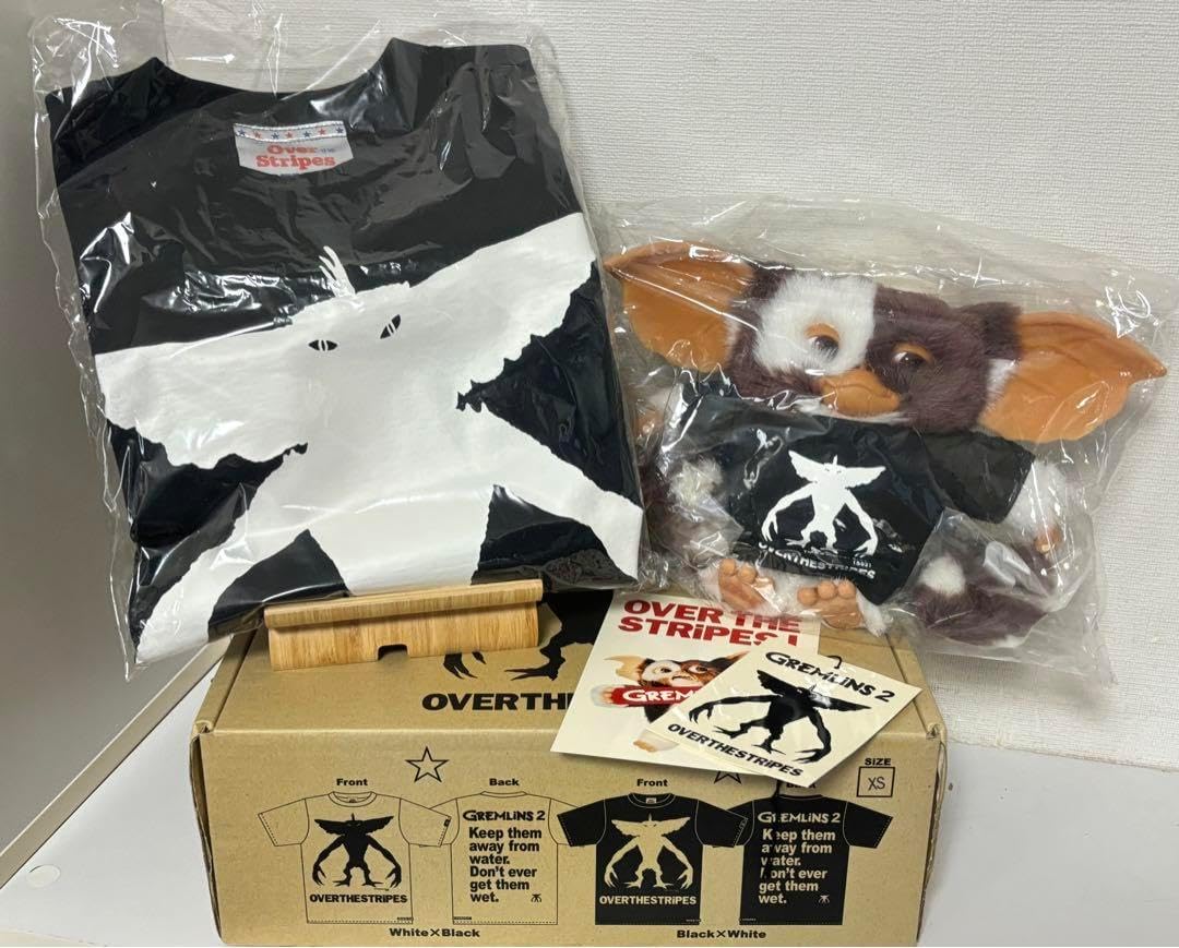 グレムリン2✖️オーバーザストライプス　Tシャツ,フィギュアセット グレムリンGREMLiNS OVER THE STRiPES x BANDITコラボTシャツ+