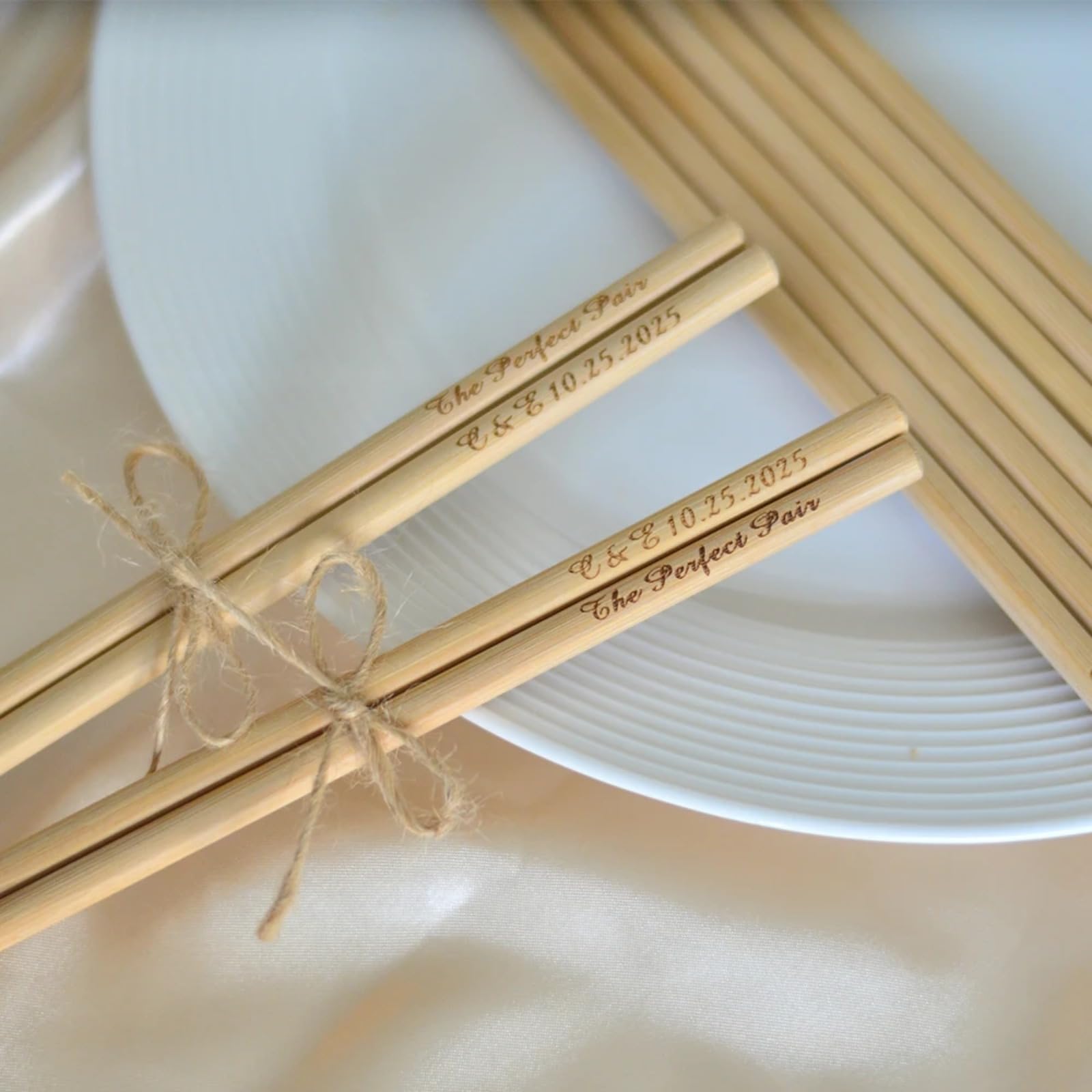 Lot de 10 à 200 paires de baguettes gravées personnalisées en vrac pour invités - Cadeau de couple pour anniversaire, fête prénuptiale (150 paires)