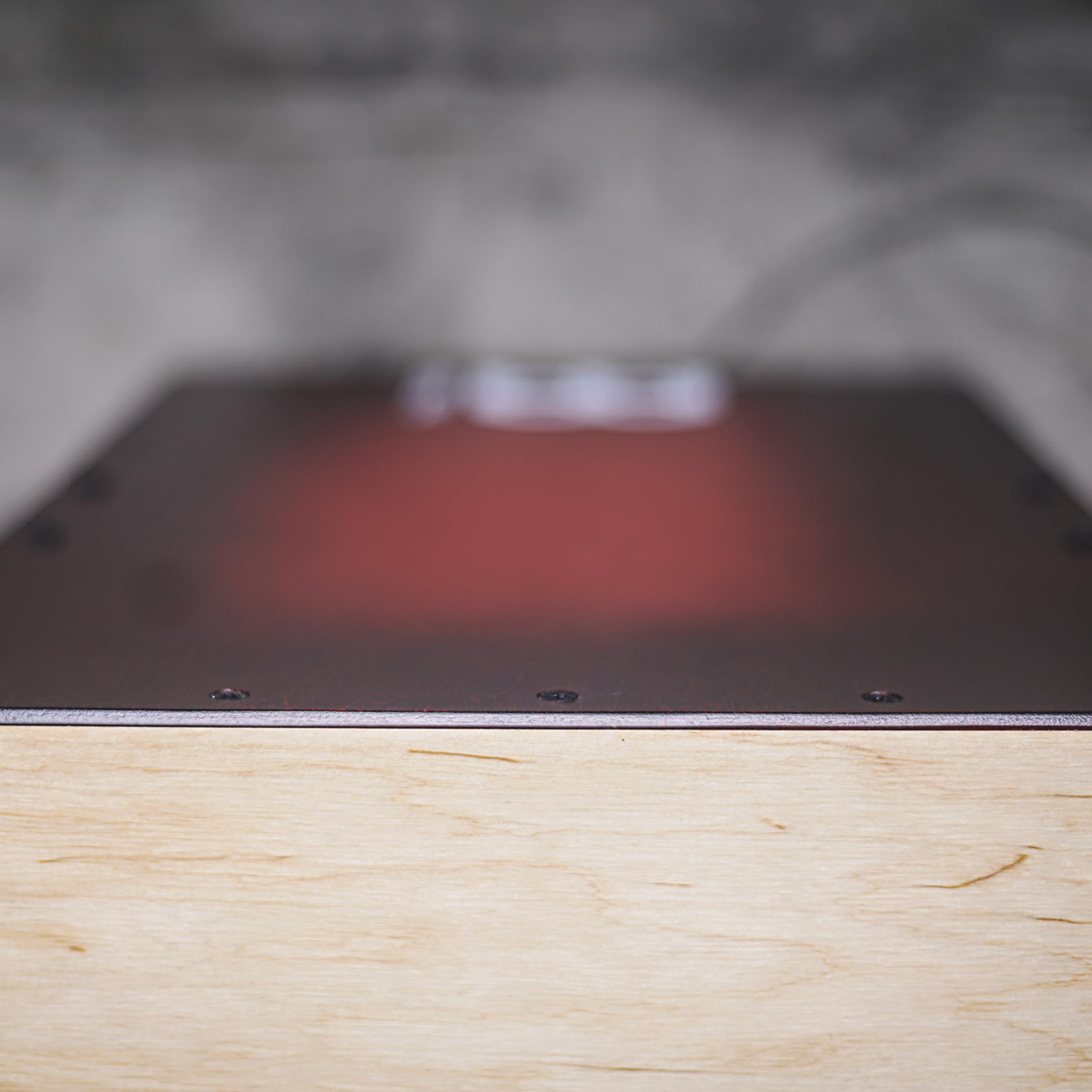Meinl Percussion Snarecraft Cajon Instrument Édition spéciale - Grand Cajon avec 2 Cordes pour le timbre – Bouleau, Naturel/Rouge (SC100RDB)