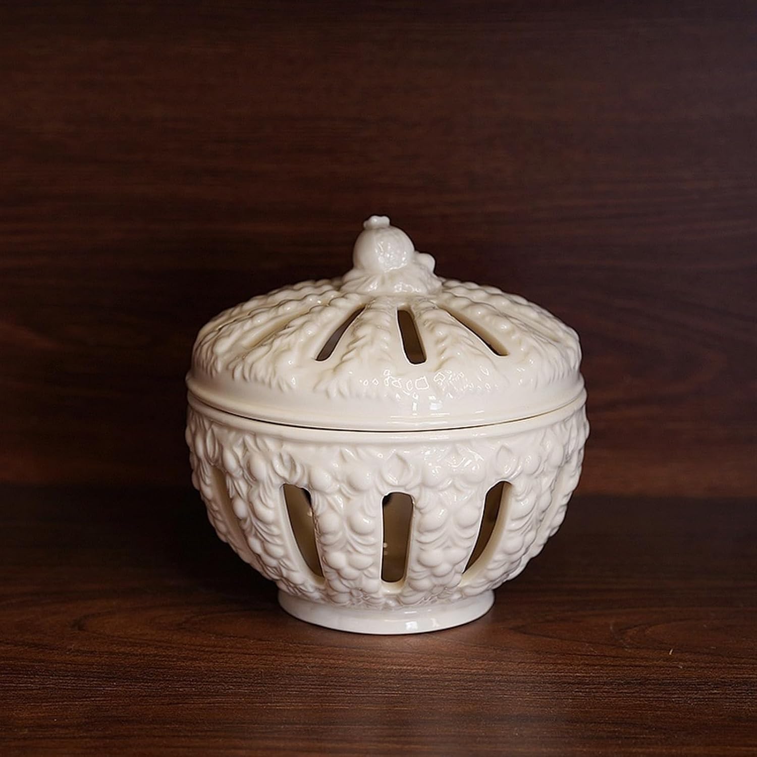Ceramic Garlic Keeper & Garlic Holder Ventilated Garlic Jar for Kitchen, Keep Your Garlic Cloves Fresh Longer Garlic Container for Countertop