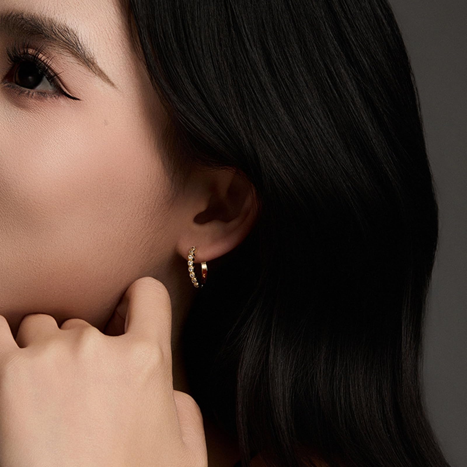 Pendientes de aro vintage de oro blanco para mujer con moissanita