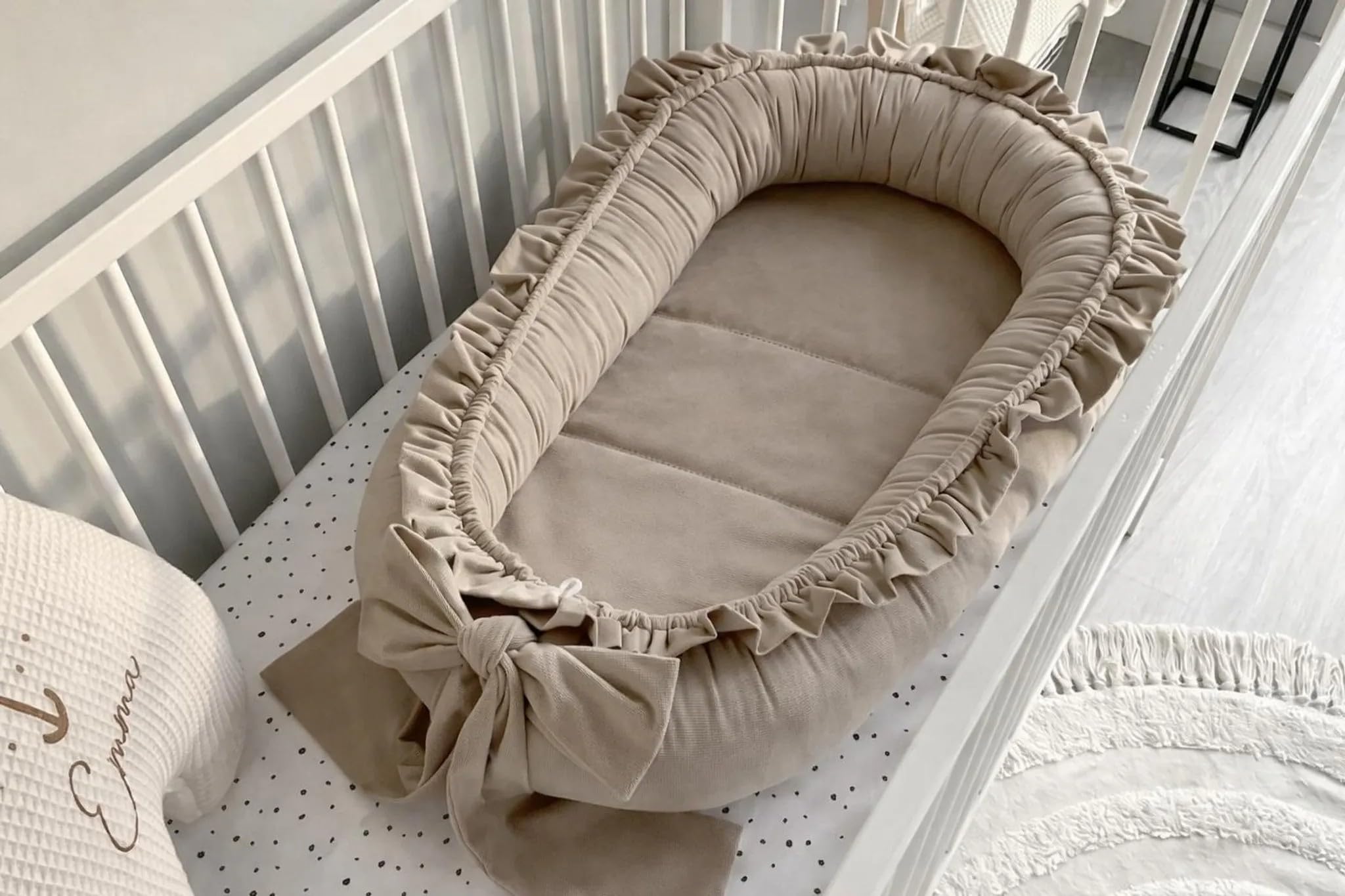 Babynestchen Neugeborene – Babynest Velvet – Nestchen Baby für Babybett & Kinderbett – Babykokon Tragbar – OEKO-TEX zertifiziert – Zubehör Babybett – Beige Velvet