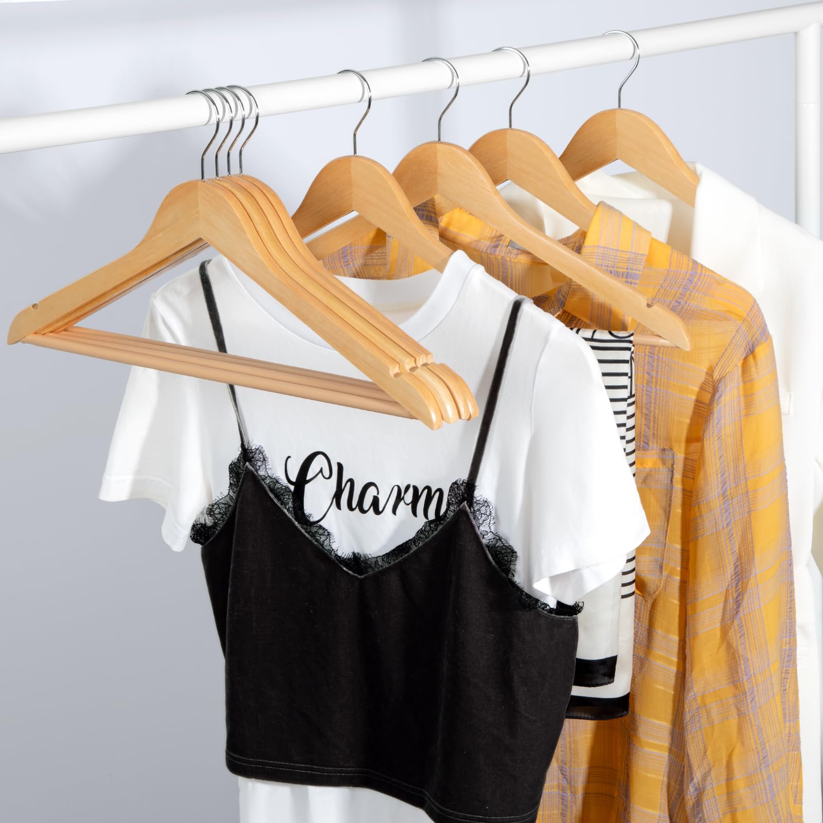 TOPIA HANGER Grucce in legno, confezione da 30 grucce in legno naturale, resistenti, con gancio girevole a 360 gradi, barra antiscivolo per pantaloni e intagli per spalle per top camisole, CT34N30