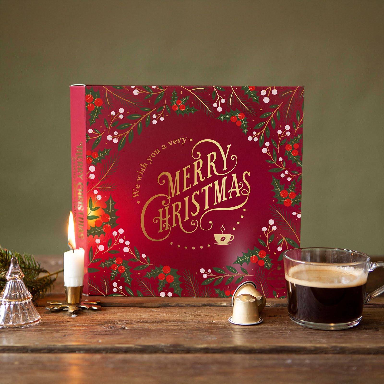 Calendario de Adviento de Navidad con 24 cápsulas compatibles de Real Coffee. Cápsulas de aluminio reciclables de la línea original. Una cápsula para cada día. Explora 11 deliciosas variedades