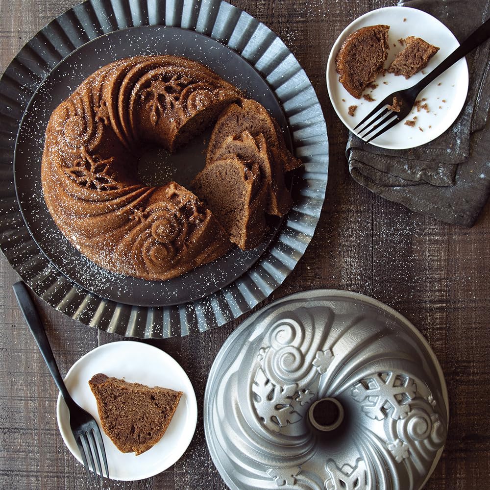 Nordic Ware Let It Snow Bundt - Molde antiadherente de aluminio, color plateado, (93648), capacidad para 10 tazas
