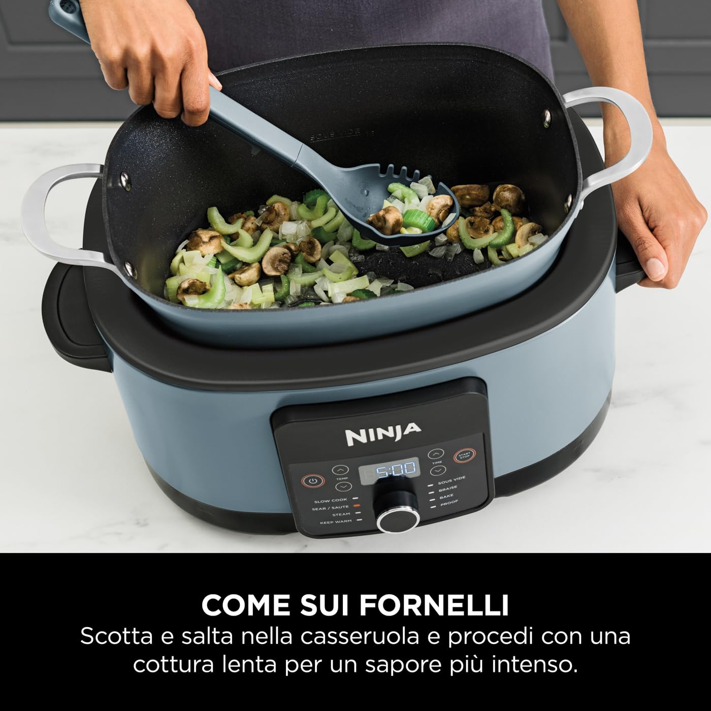Ninja Foodi PossibleCooker 8L, Slow cooker e multicooker digitale 8 in 1 con casseruola antiaderente, griglia per cottura al vapore, coperchio in vetro e mestolo, grigio sale, MC1001EU
