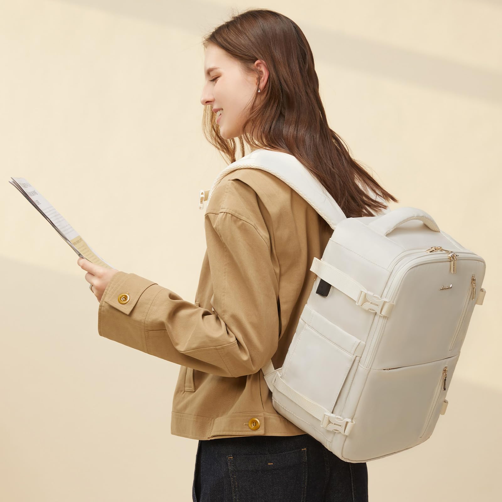 LOVEVOOK Mochila Cabina Avion 40x20x30, Ryanair Vueling, Mochila Viaje Mujer Hombre 24L, Impermeable, con puerto USB, Maleta de Mano, Travel Backpack 14”, Trabajo Negocios Escuela, Blanco