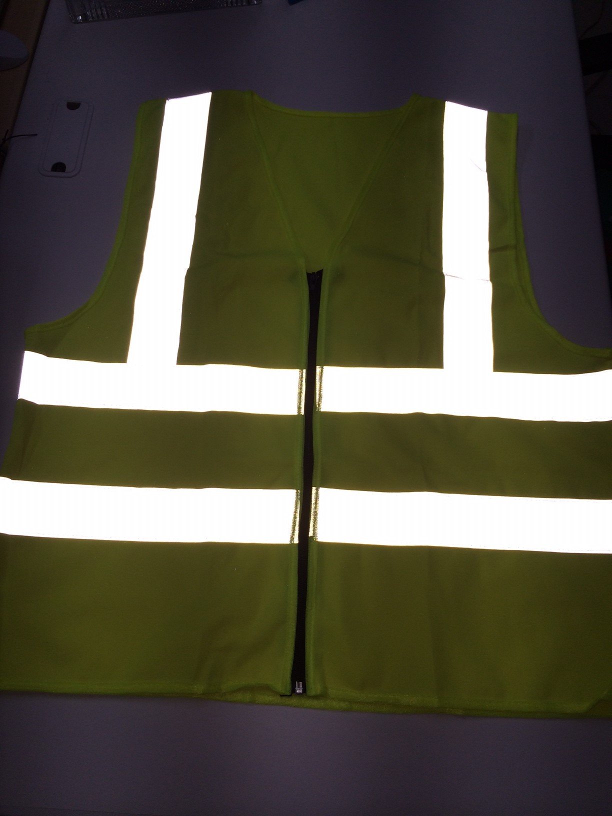 Amazon | [ゼウス株式会社] 再帰 反射 高視 認証 ベスト 蛍光黄色 ヨーロッパ規格 安全ベスト 防犯 マラソン 自転車 等 用途いろいろ  | 安全ベスト・反射ベスト | 産業・研究開発用品 通販