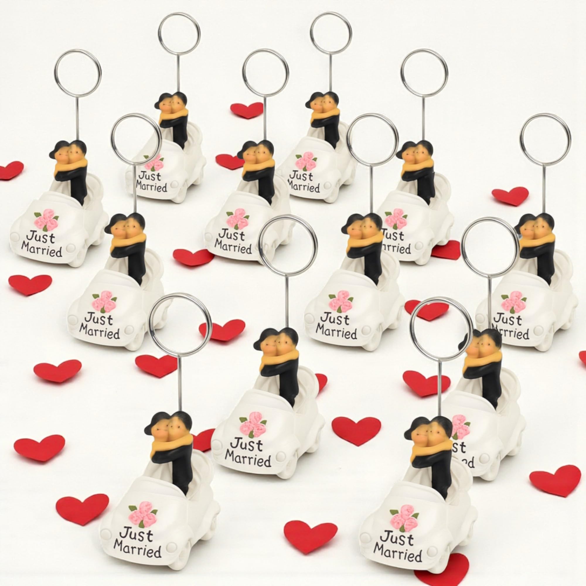 MIJOMA Lot de 12 porte-cartes de table de mariage Just Married Voiture avec couple de mariés – Décoration de table de mariage Porte-cartes de place en polyrésine peinte à la main 8 cm de haut