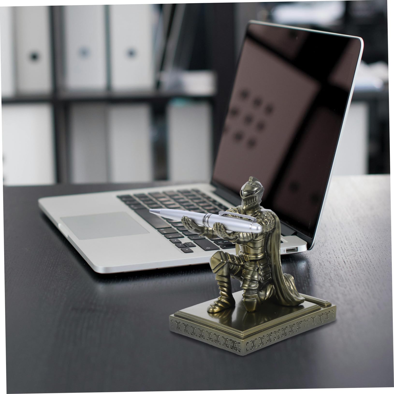 Portapenne Cavaliere e Design Retrò Medievale in Resina Base Stabile Porta Penne Unico Statua Soldato Armatura Oro per Decorazione per Scrivania e Ufficio