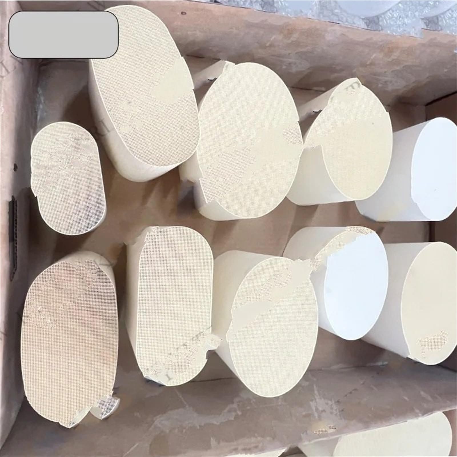 Sistema di scarico Catalizzatore Ovale Euro 3/4/5/6 Ceramica Honeycomb Catalizzatore a tre vie Catalizzatore Catalitico Convertitori catalitici(136-94-120mm Euro5)