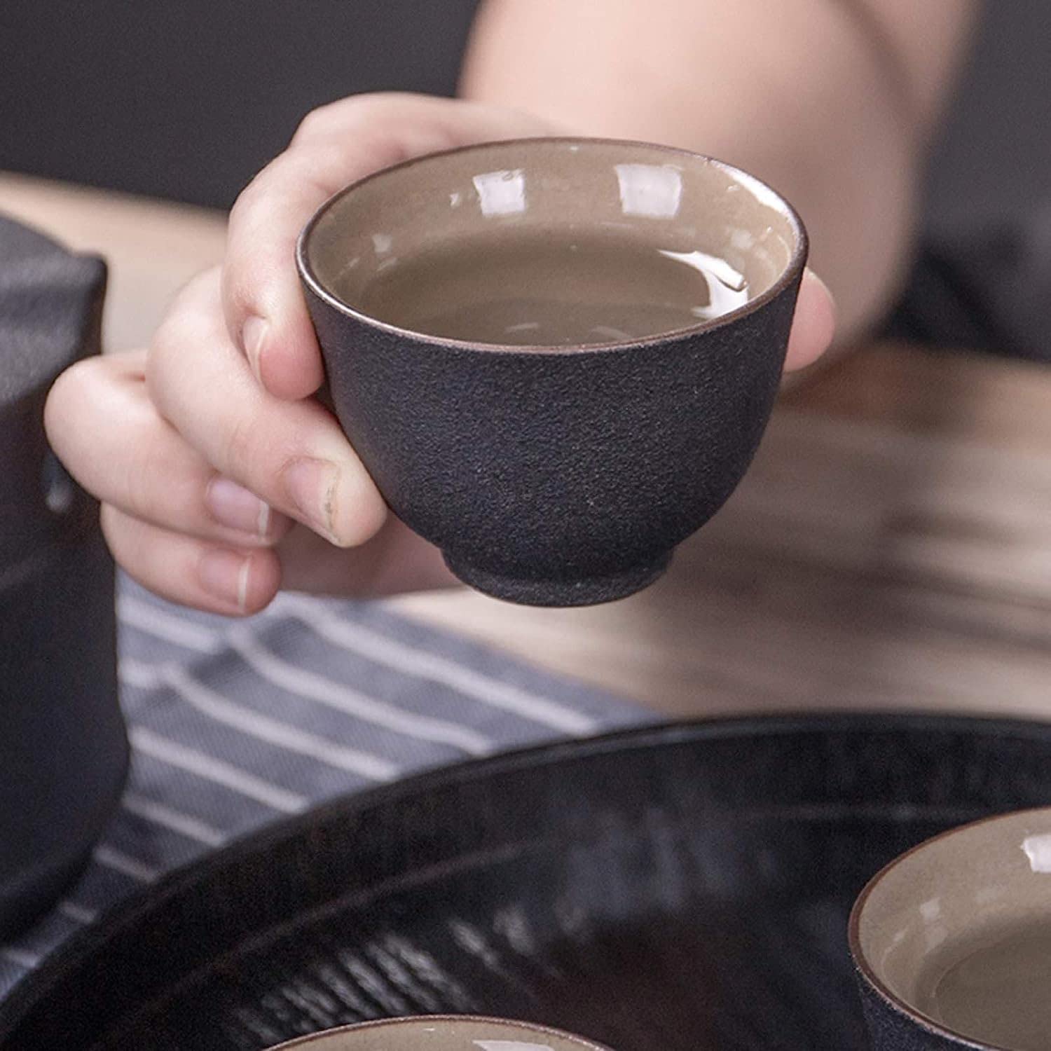 Juego de sake japonés de cerámica caliente con calentador de 6 piezas, 4 tazas, hervidor de sake y base calefactora para Navidad, cumpleaños y aniversarios, bandeja de cerámica (bandeja de madera)