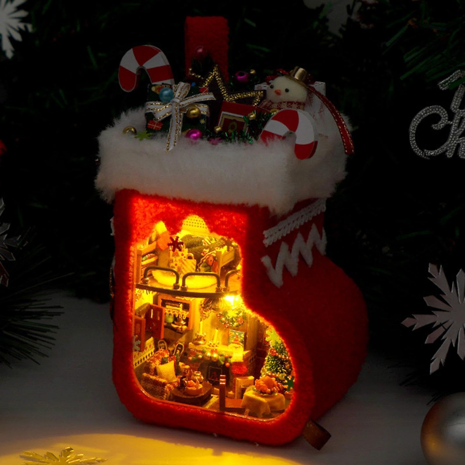 Kit Casa In Miniatura Calza Natalizia Decorativa Con Illuminazione LED | Kit Fai da Te Casa in Miniatura di Legno per Angolo Adatto per Tavolino da Caffè, Armadietto, Comodino, e Soggiorno