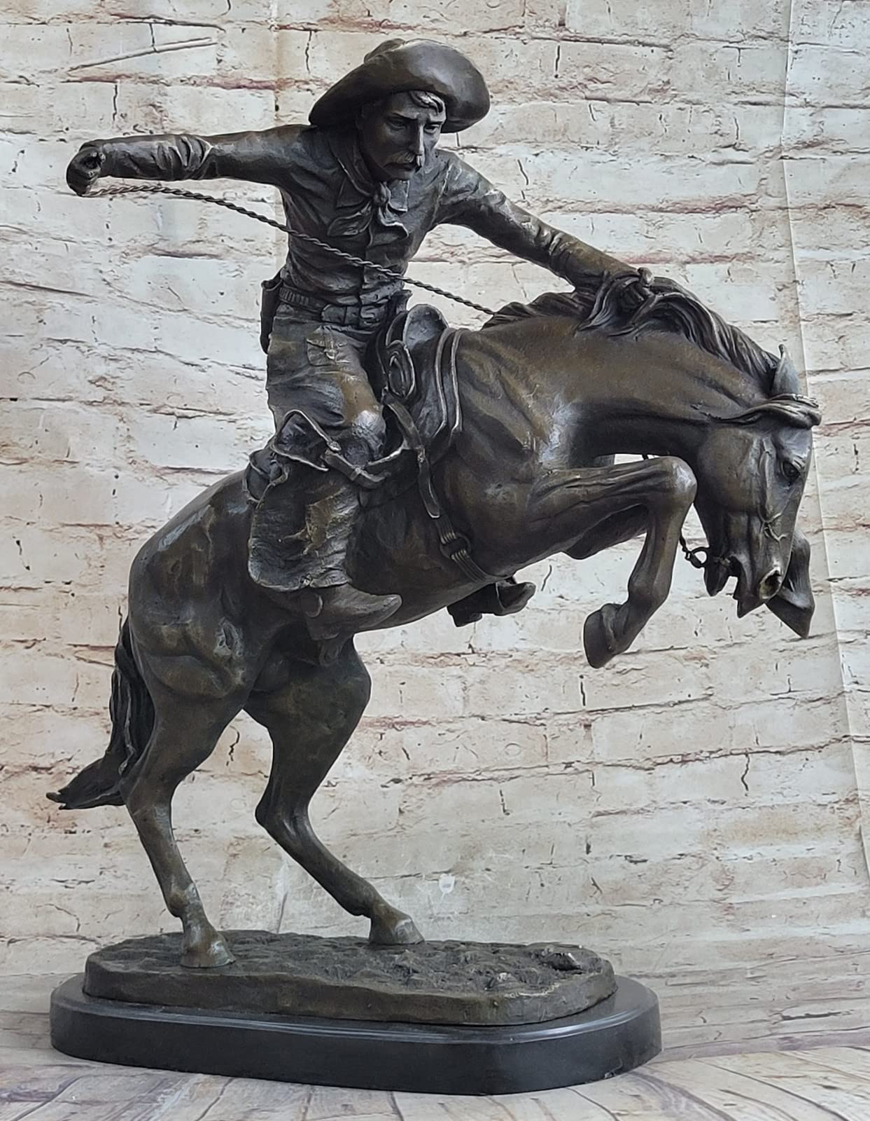 Amazon.com: Frederic Remington Bronco Buster - Estatua de vaquero