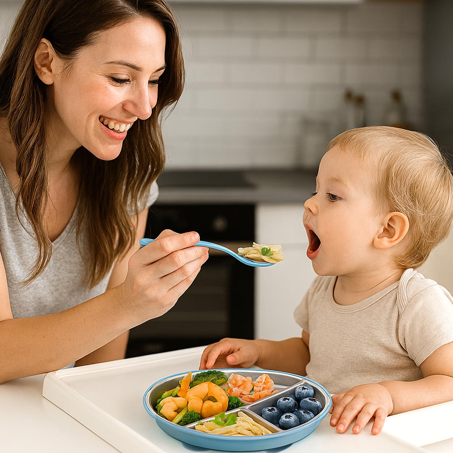 Piatto con Ventosa per Bambini, 2 Pezzi Piatti in Acciaio Inox Bambini 21CM, Piatto Svezzamento con Ventosa, Antiscivolo Piatti Divisi per Alimentazione Autonoma
