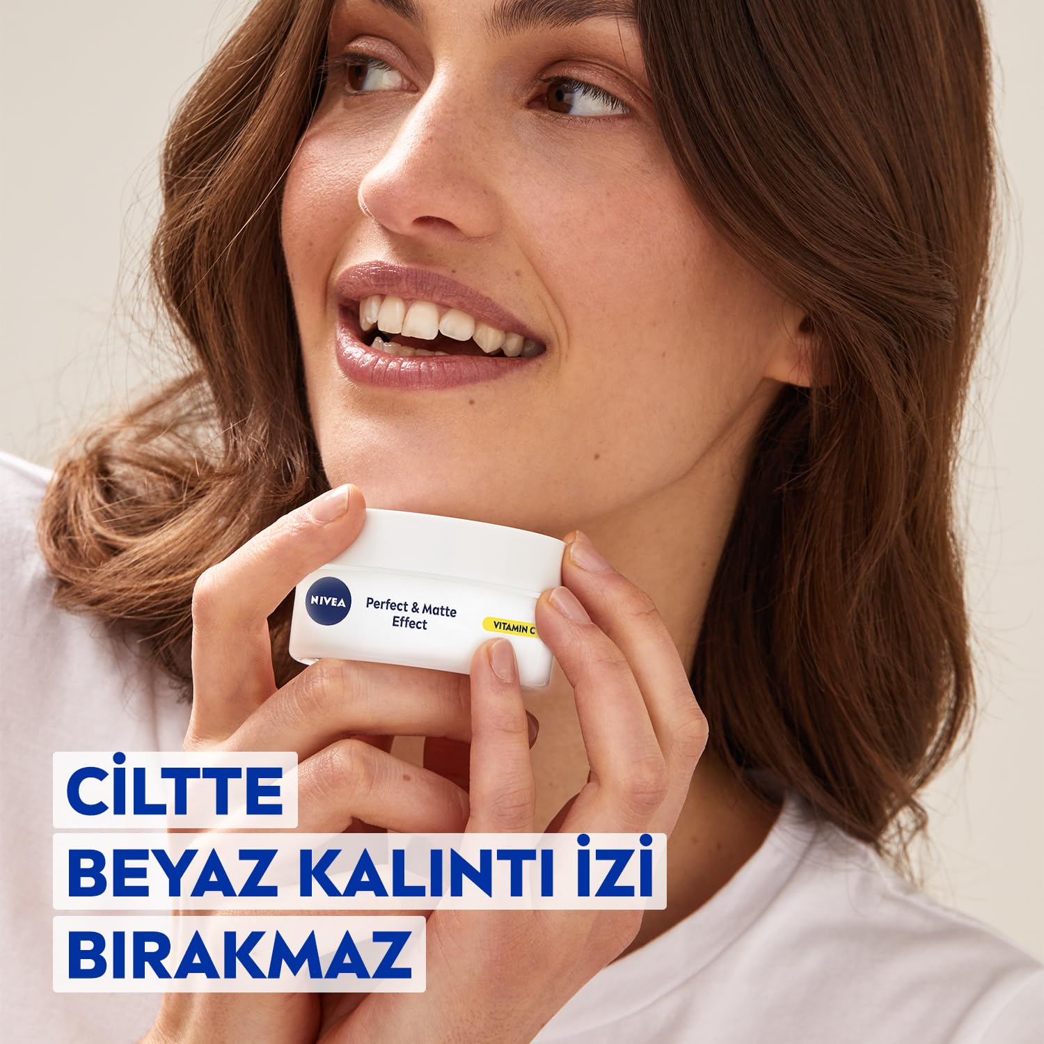 NIVEA Perfect & Matte Effect C Vitaminli Yüz Bakım Kremi (50 ml), Matlaştırıcı, Nemlendirici Yüz Kremi, Eşit Cilt Tonu