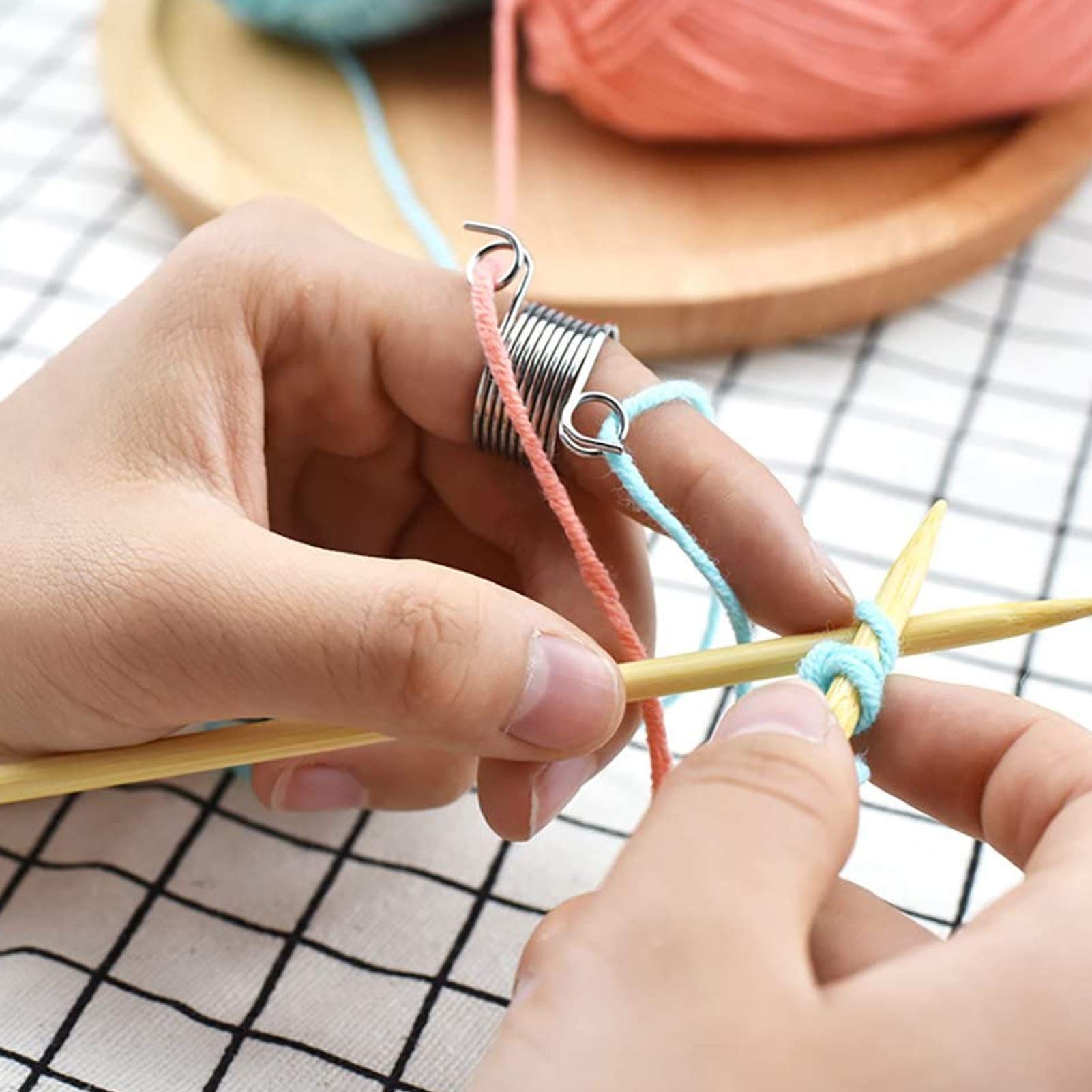 Yarn Guide, Stainless Steel Kniing Thimble, Plastic Finger Holder, Crochet Kniing Crafts Aries Tool