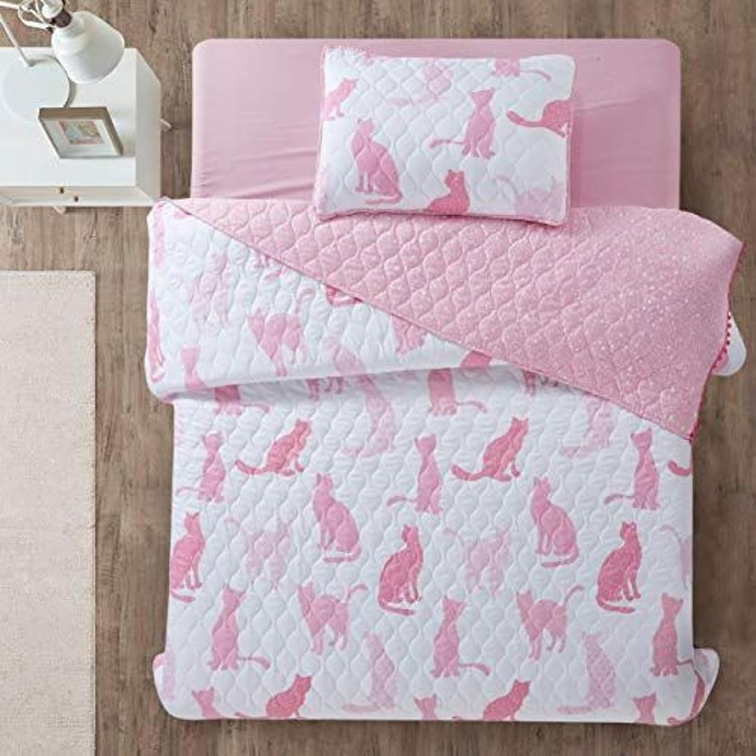 Sleeping Partners 3 Piece Pink Cats Quilt Set with Mini Pom Poms, Full/Queen, Pink