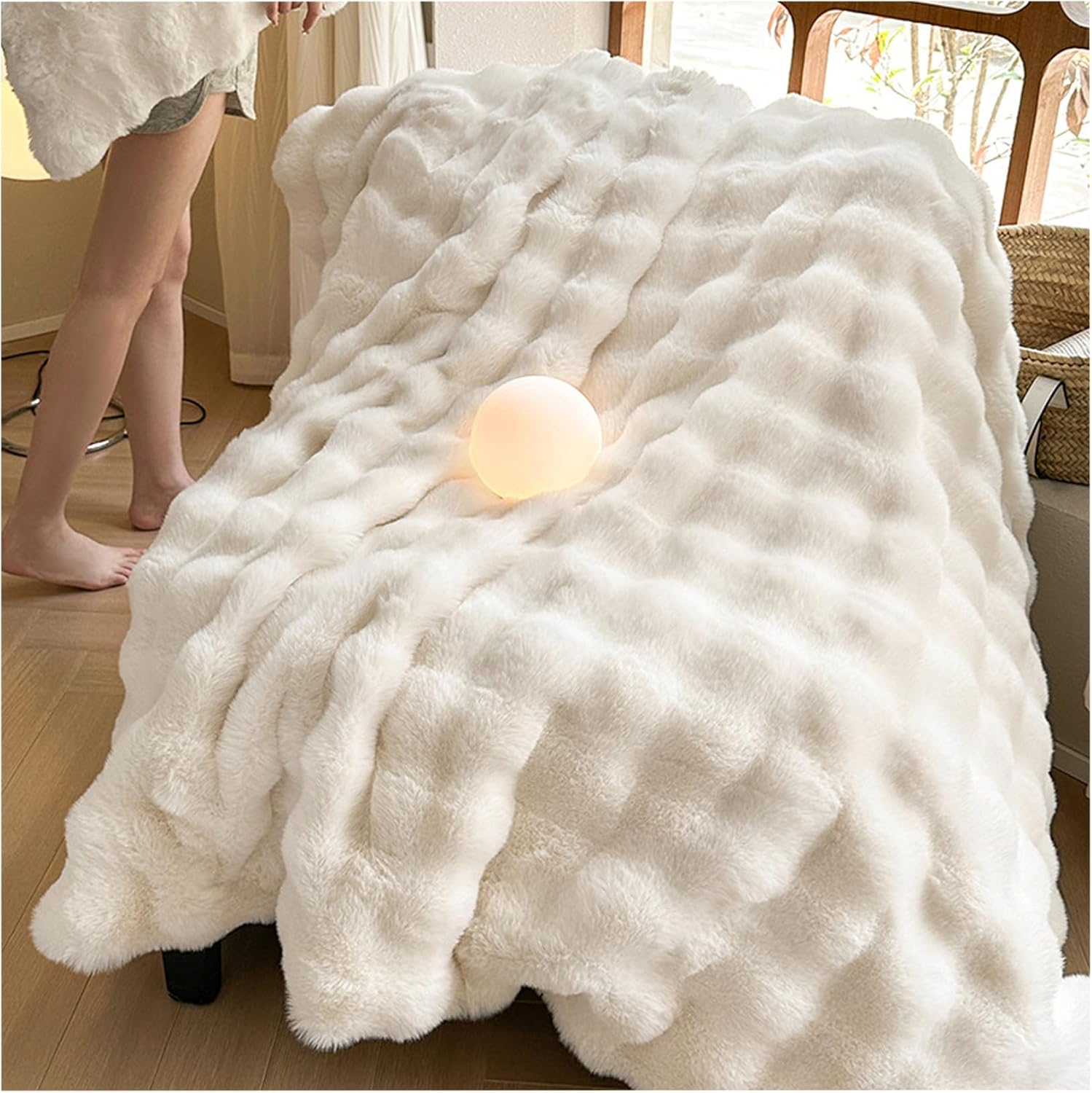 Bunny Blanket for Girls, Fake Rabbit Fur Throw Bubble Blanket, Cozy Delicate Fuzzy Blanket, Bubble Heat Double Sided Weighted Blanket for Sofa Mattress Couch Dwelling Room (white, 40*60in/100*150cm)