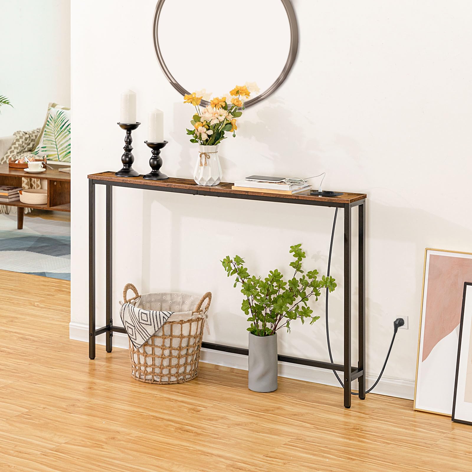 HOOBRO Console Meuble avec Multiprise (1 AC, 1USB-A, 1 Type-C), Table Console étroite avec Station de Charge, Bout de canapé, Table derrière Le canapé, pour Hall, Marron Rustique et Noir EBF15CXG01G1