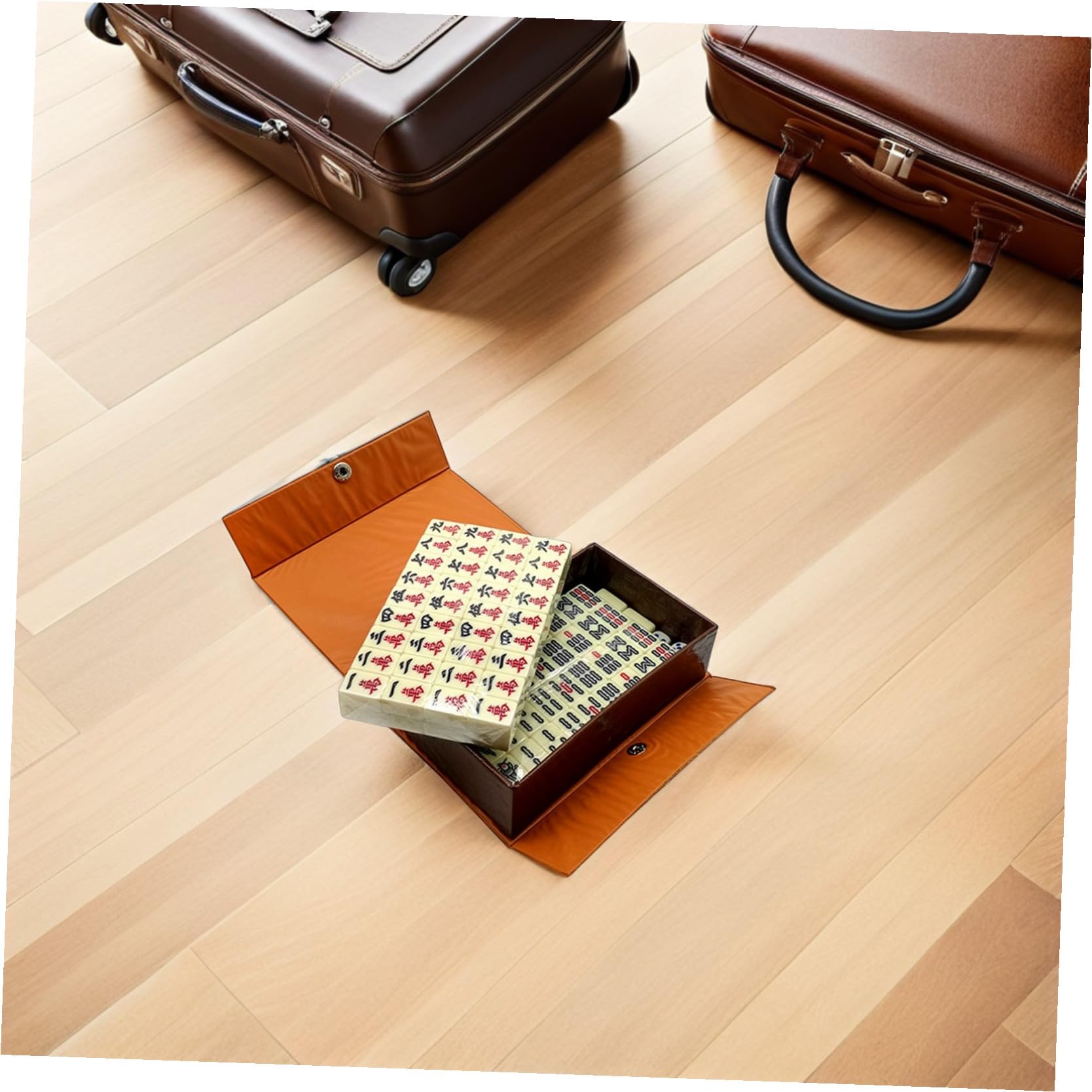 Set Mahjong Portatile Cinese con Dadi Kit Gioco da Viaggio Leggero e Compatto Materiale Resistente e Superficie Liscia Adatto per Viaggi in Autobus e Treno Colore Casuale